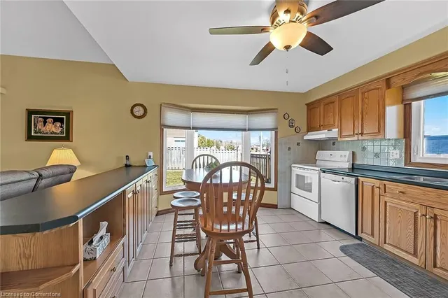 Additional property image - 2 Sparrow Crt