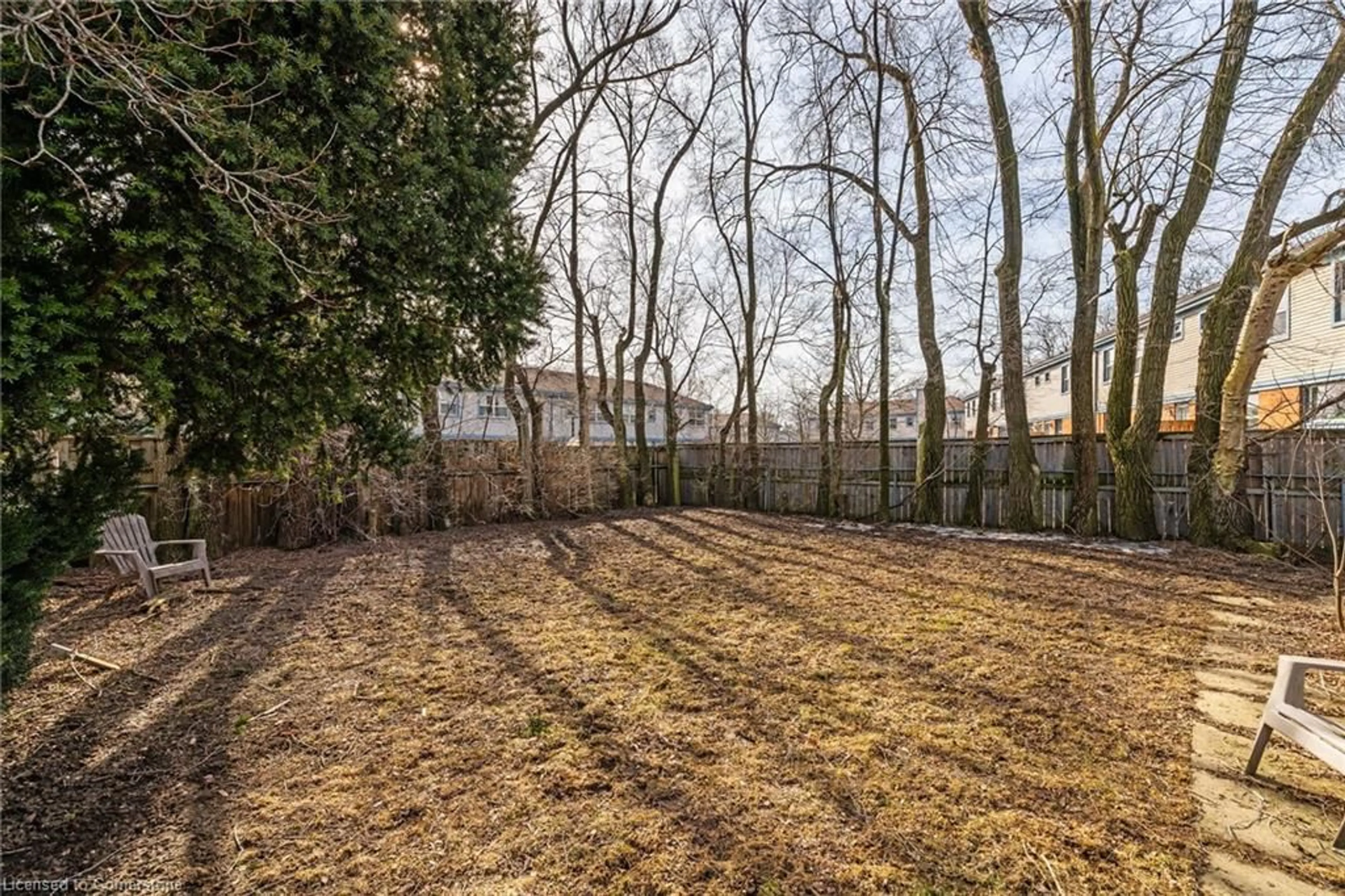 Patio, forest/trees view for 53 Shadyside Ave, Hamilton Ontario L8V 3E2