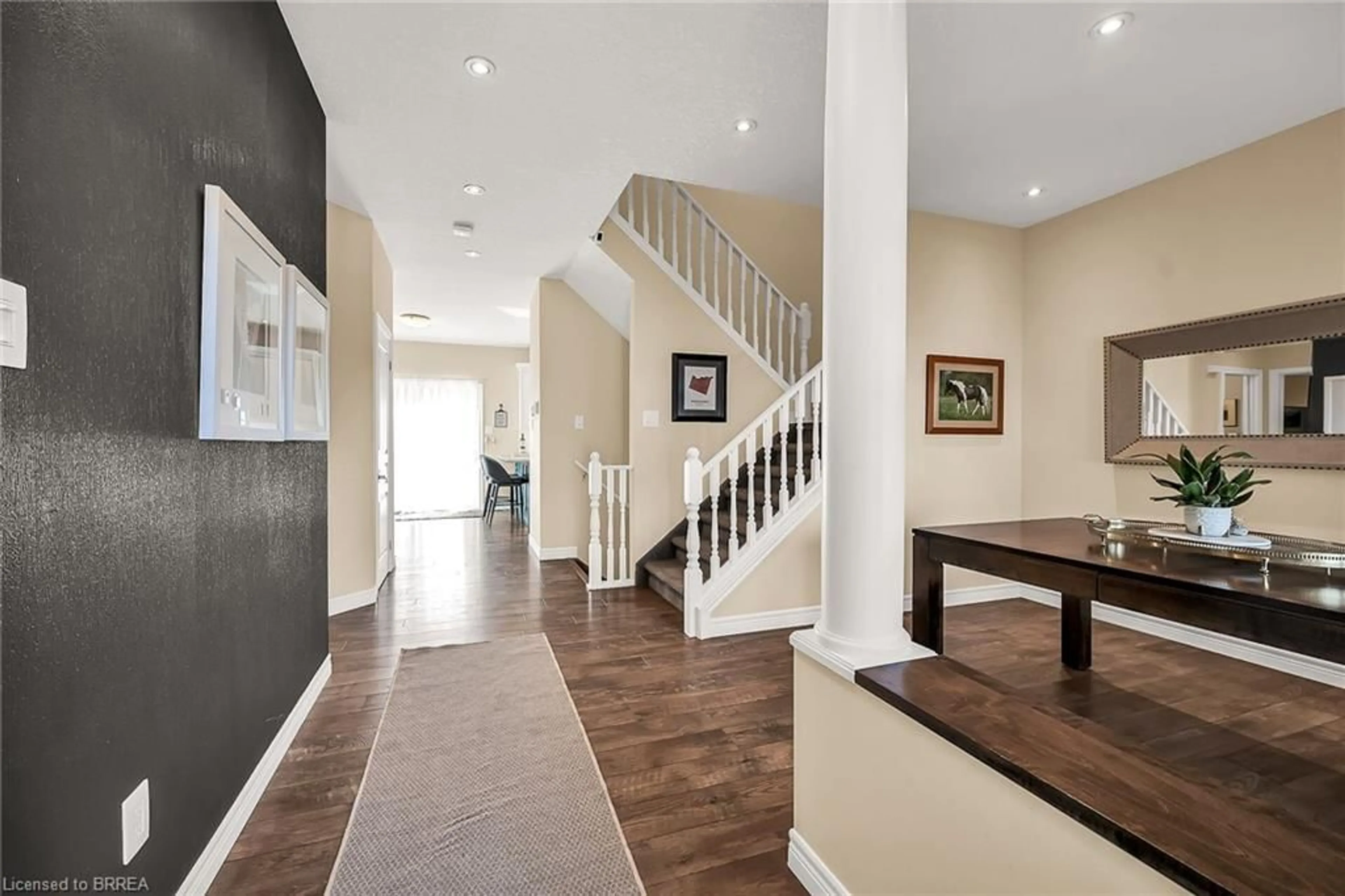 Indoor entryway for 57 Garden Ave #B, Brantford Ontario N3T 5M1