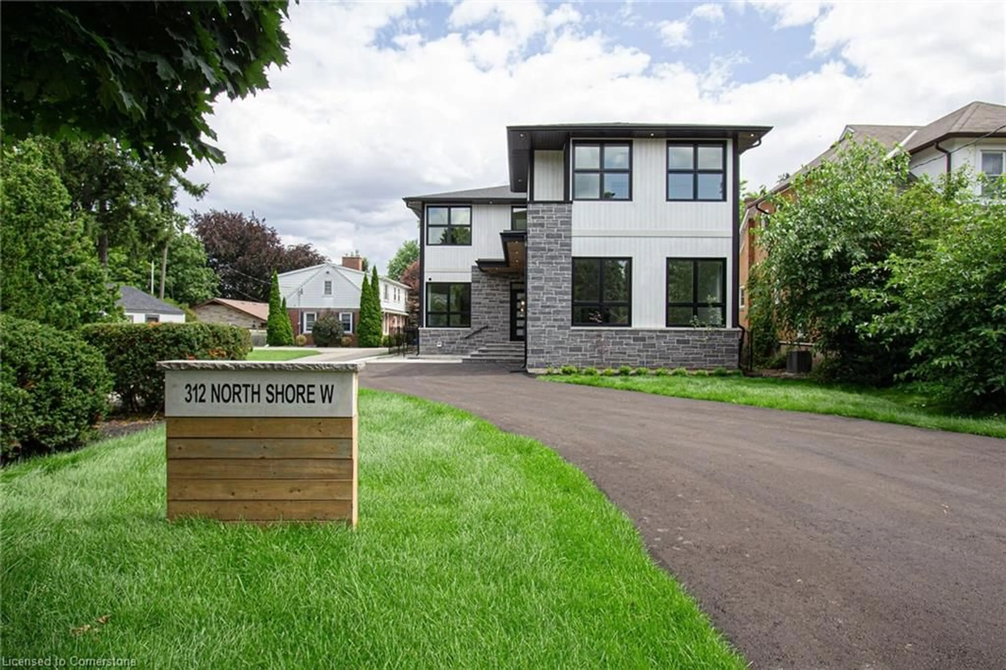 Home with brick exterior material, street for 312 North Shore Blvd, Burlington Ontario L7T 1A4