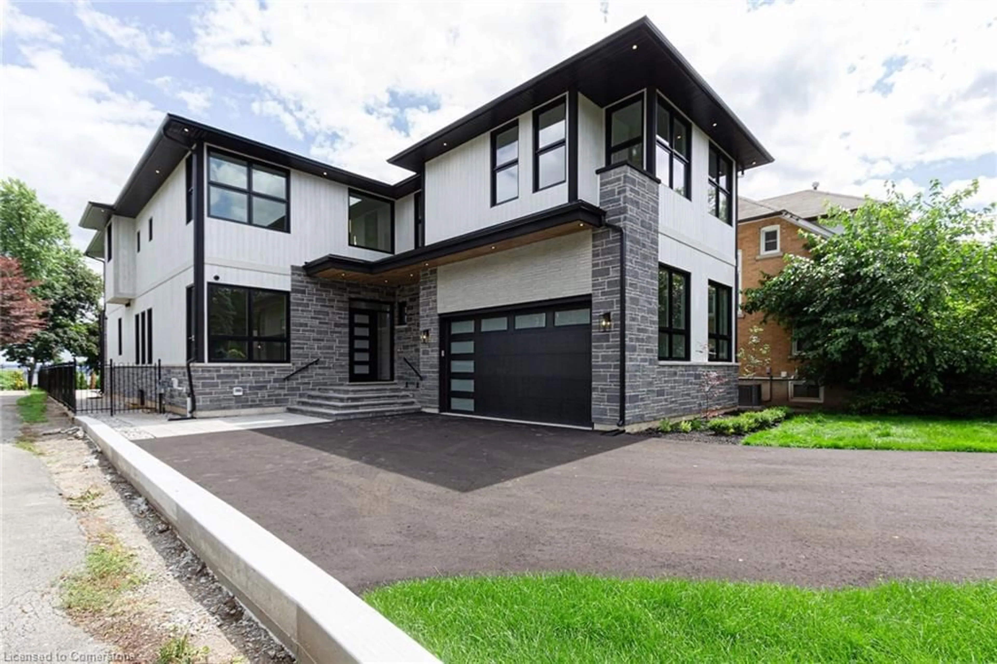 Home with brick exterior material, street for 312 North Shore Blvd, Burlington Ontario L7T 1A4