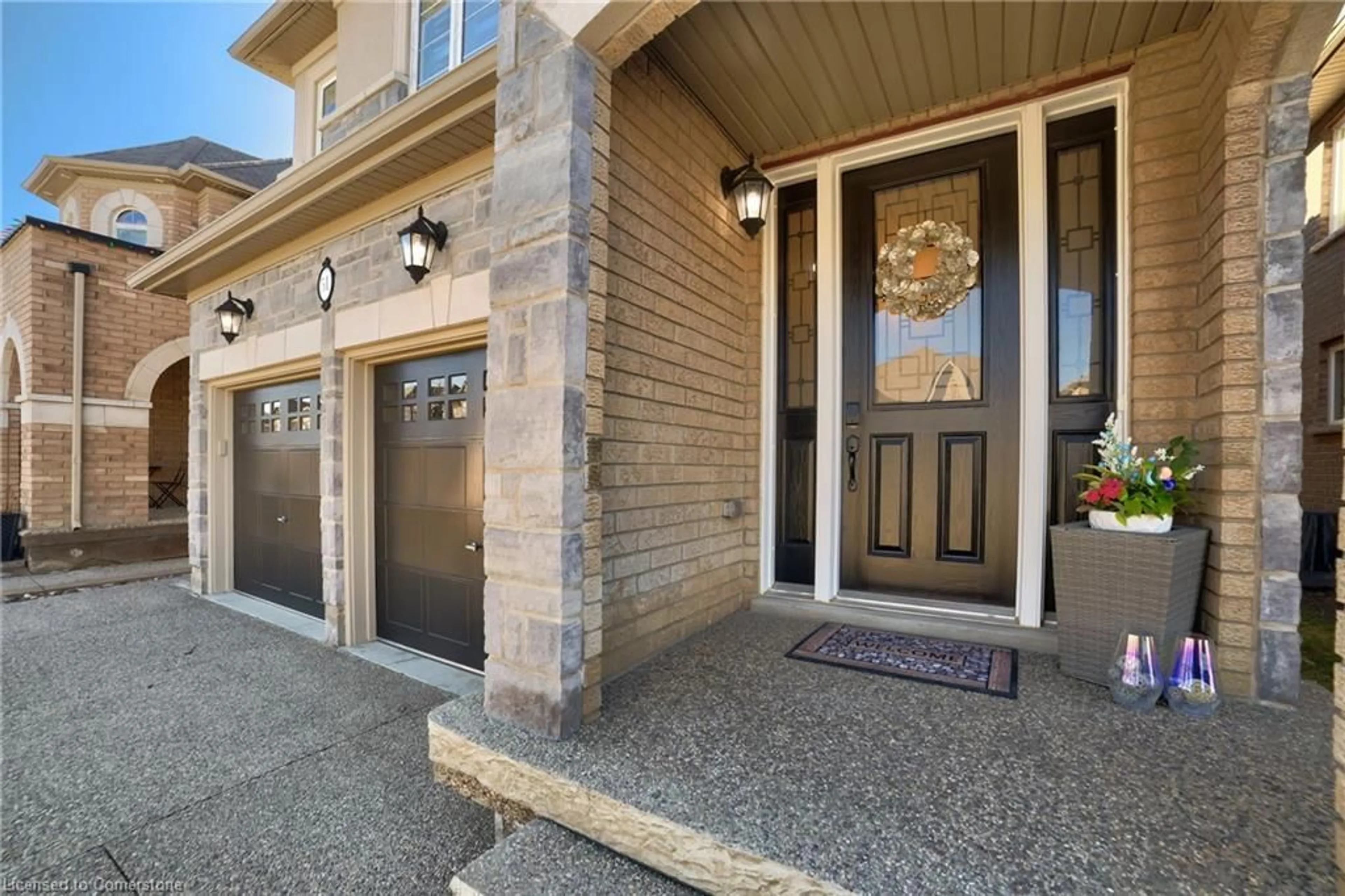 Indoor entryway for 51 Narbonne Cres, Stoney Creek Ontario L8J 0J7