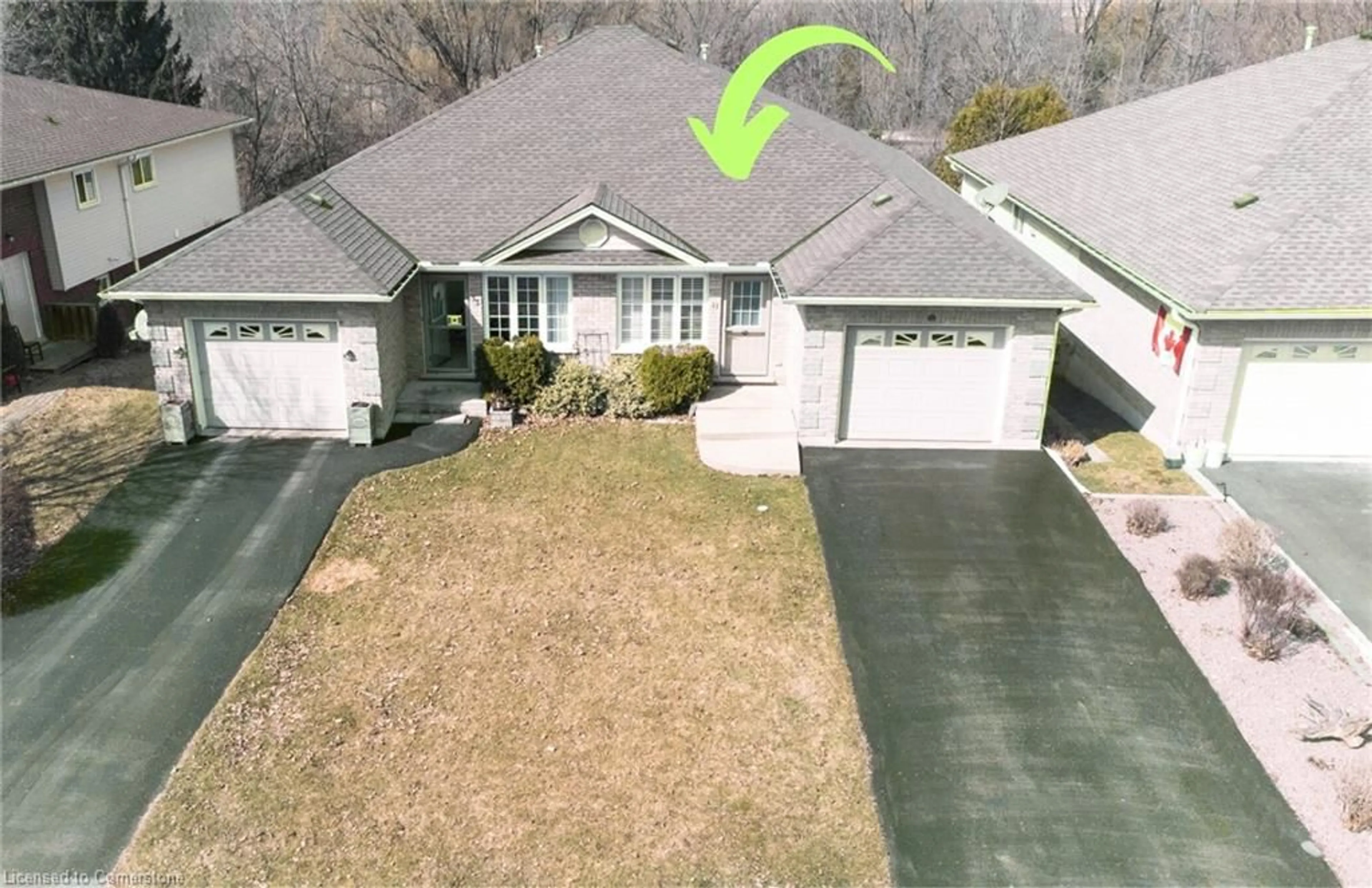 A pic from outside/outdoor area/front of a property/back of a property/a pic from drone, street for 33B Lingwood Dr, Waterford Ontario N0E 1Y0