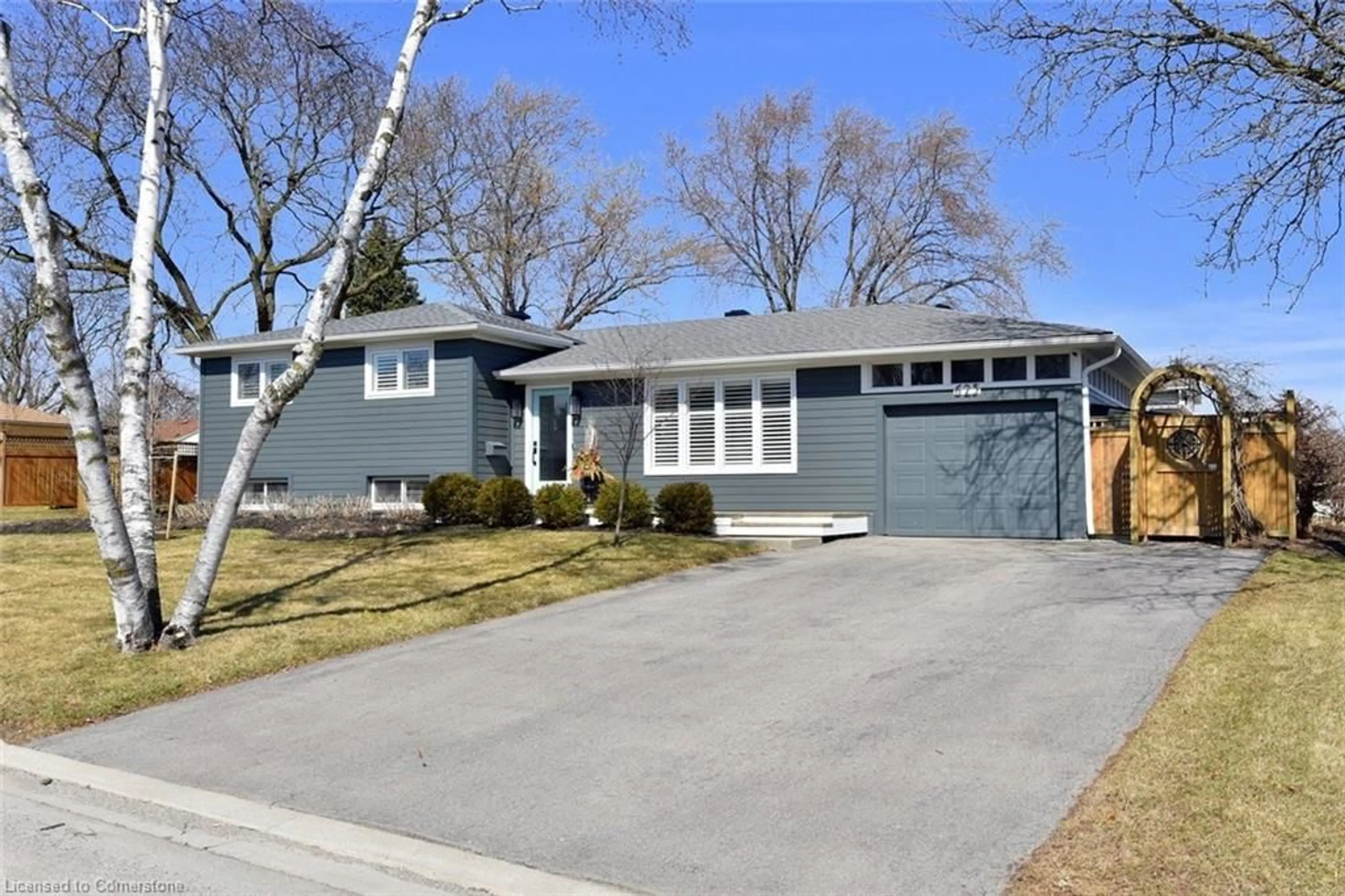 Home with brick exterior material, street for 625 Ardleigh Cres, Burlington Ontario L7L 4K7