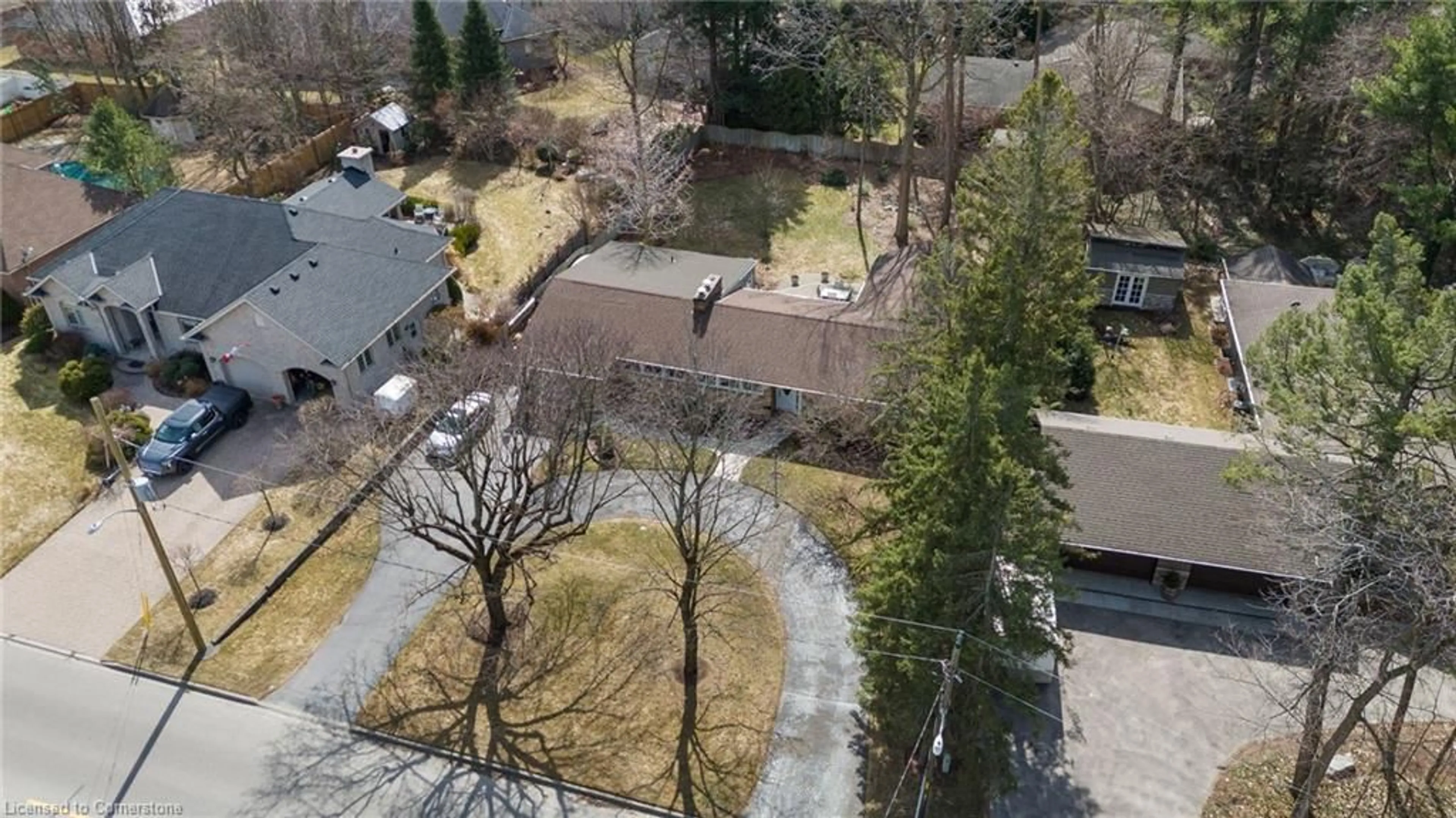 A pic from outside/outdoor area/front of a property/back of a property/a pic from drone, unknown for 30 Lynndale Rd, Simcoe Ontario N3Y 1Z9