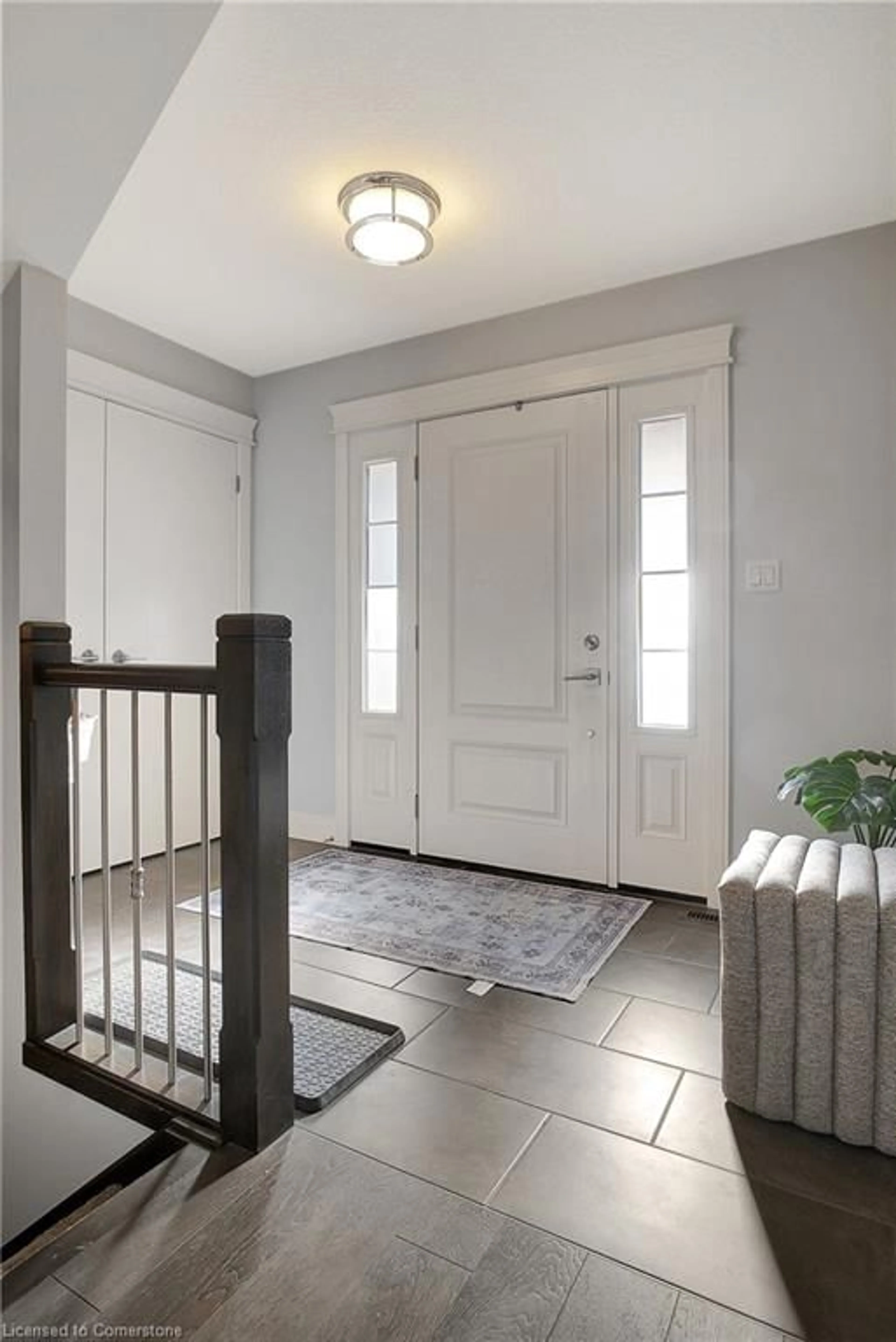 Indoor entryway for 100 Ottawa Ave, Woodstock Ontario N4T 0H9