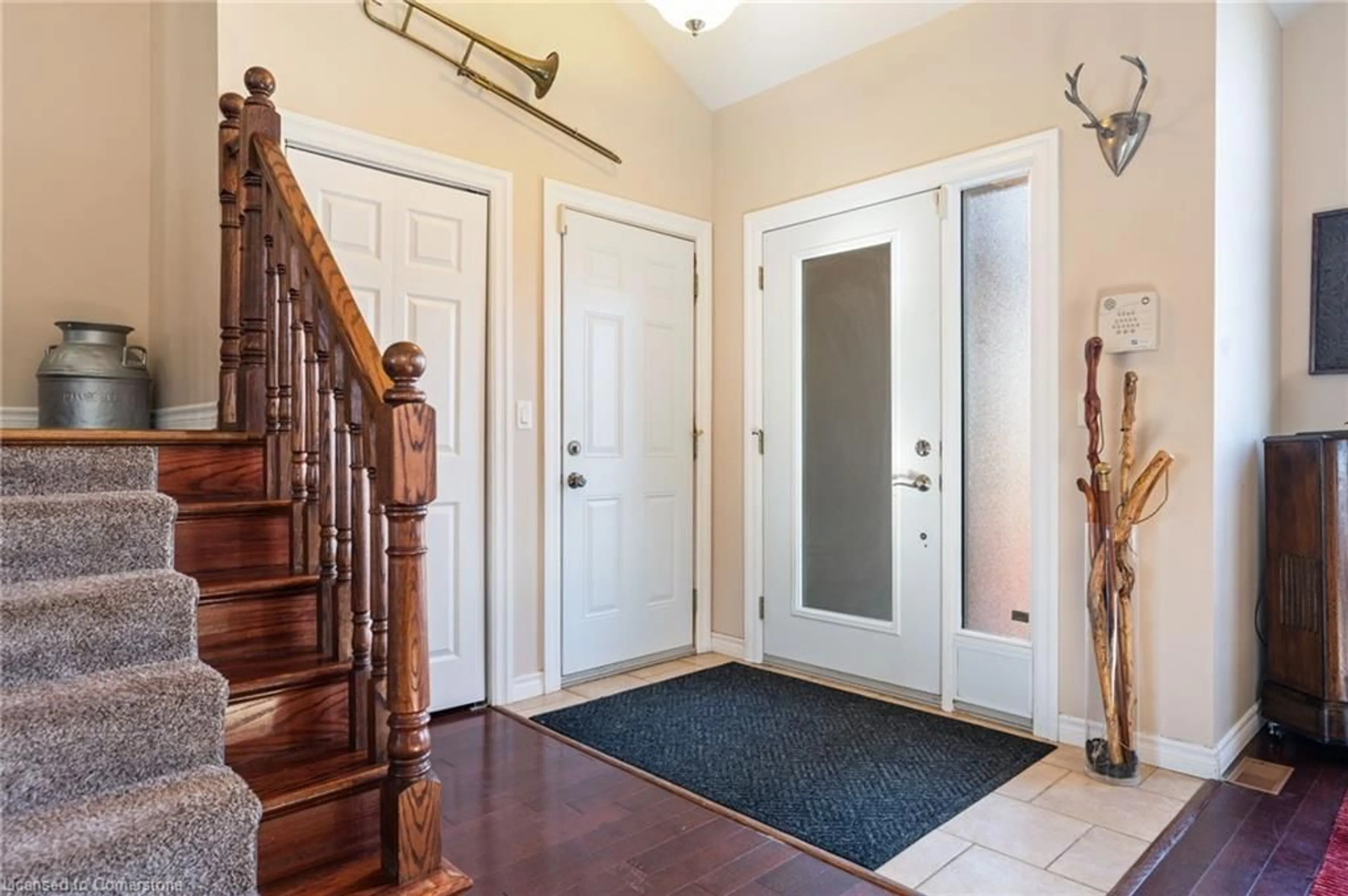 Indoor entryway for 162 West Church St, Waterford Ontario N0E 1Y0