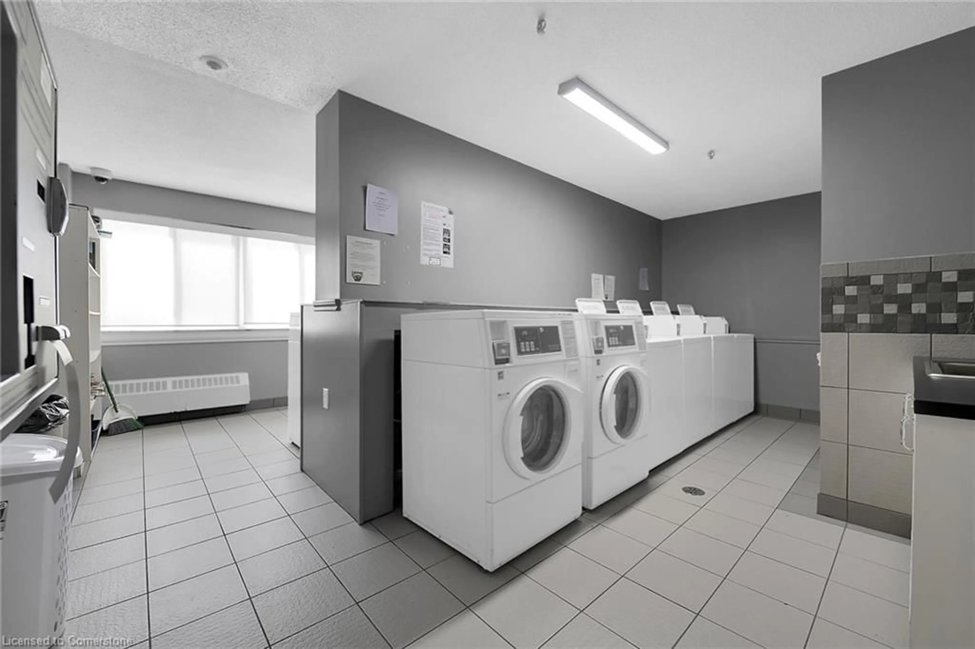 Laundry room for 198 Scott St #220, St. Catharines Ontario L2N 5T3