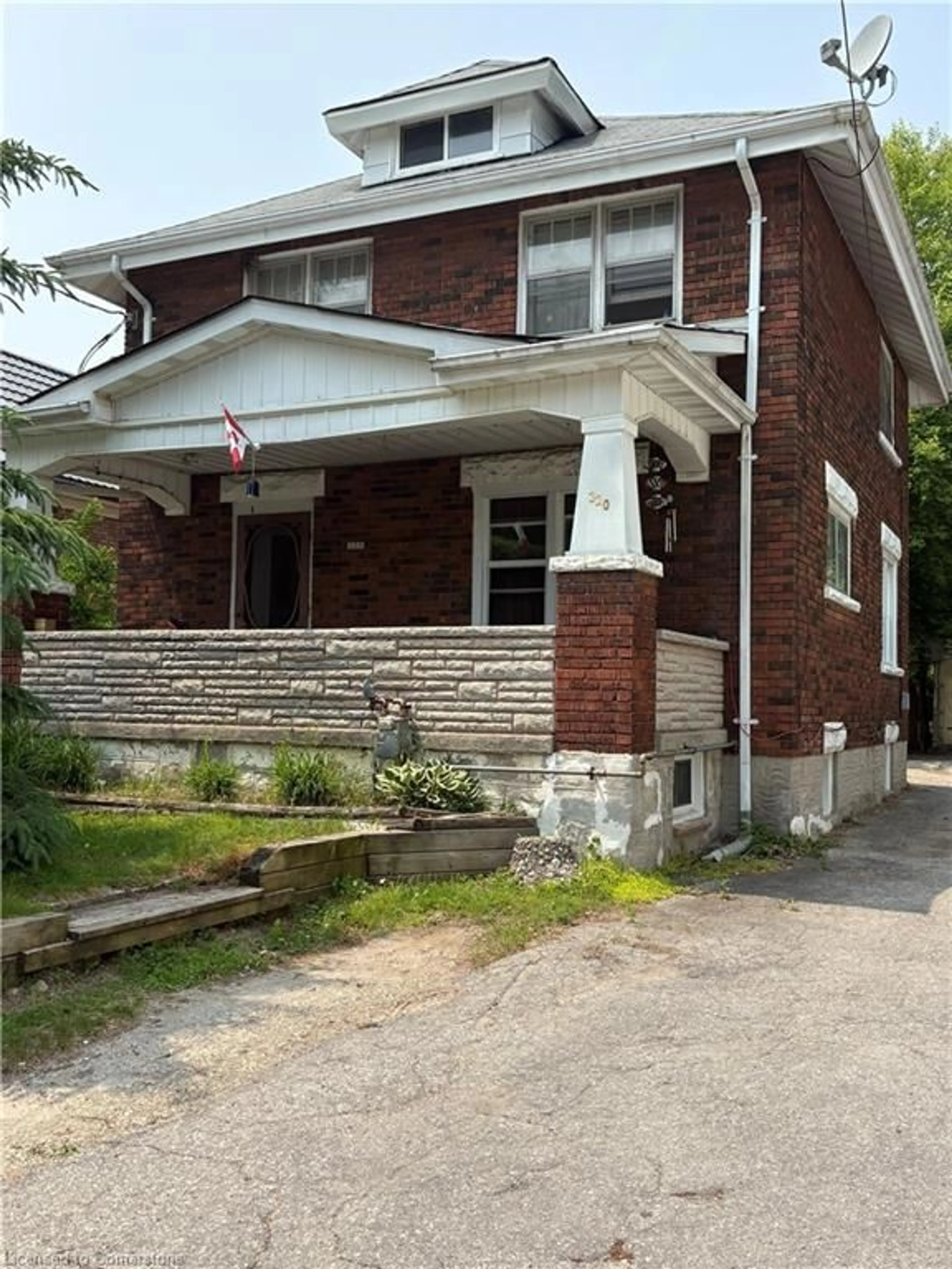 Home with brick exterior material, street for 320 Guelph St, Kitchener Ontario N2H 5X3