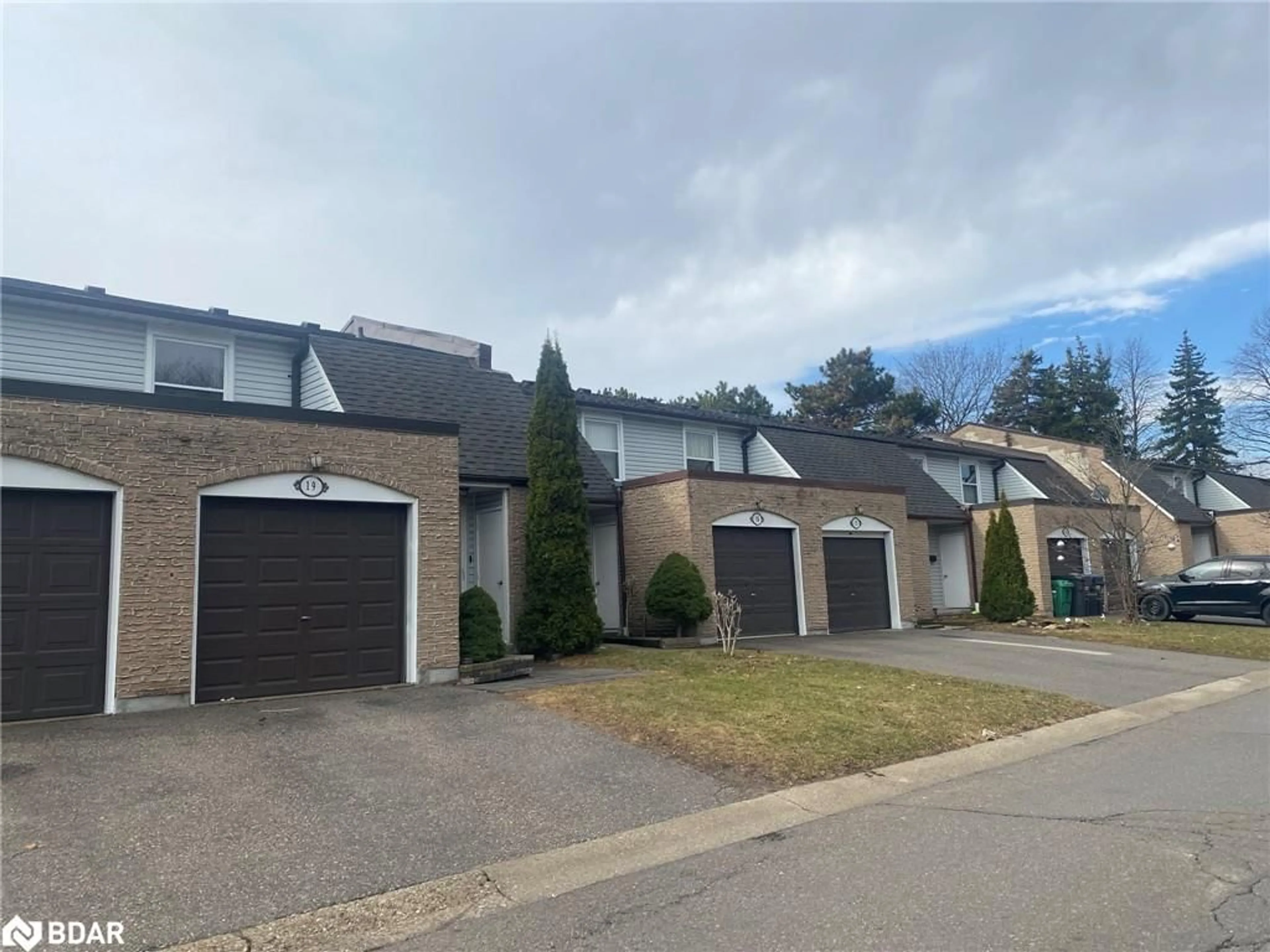 A pic from outside/outdoor area/front of a property/back of a property/a pic from drone, street for 2440 Bromsgrove Rd #19, Mississauga Ontario L5J 4J7