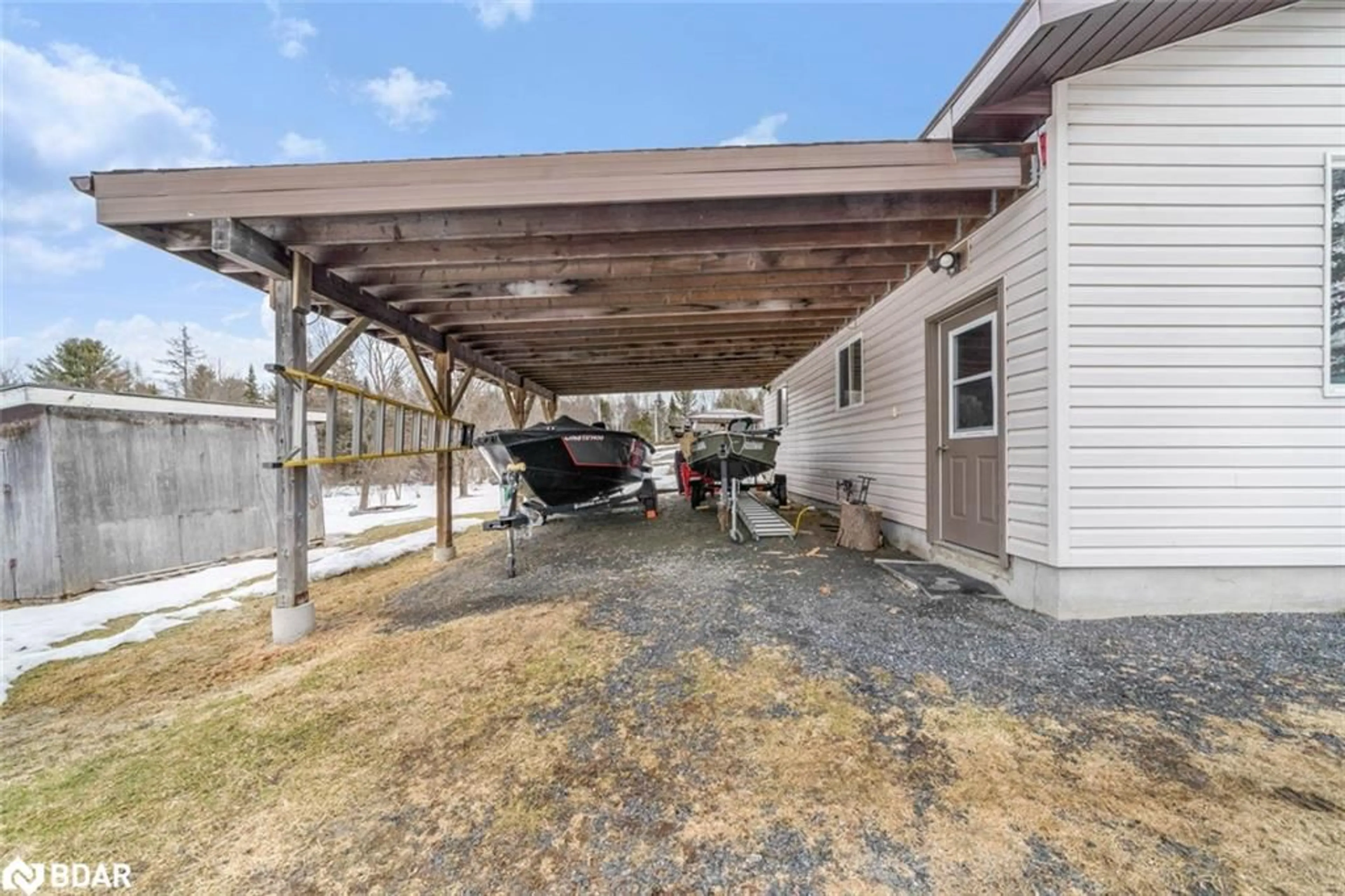 Indoor garage for 528 124 Hwy, McDougall Ontario P2A 2W7