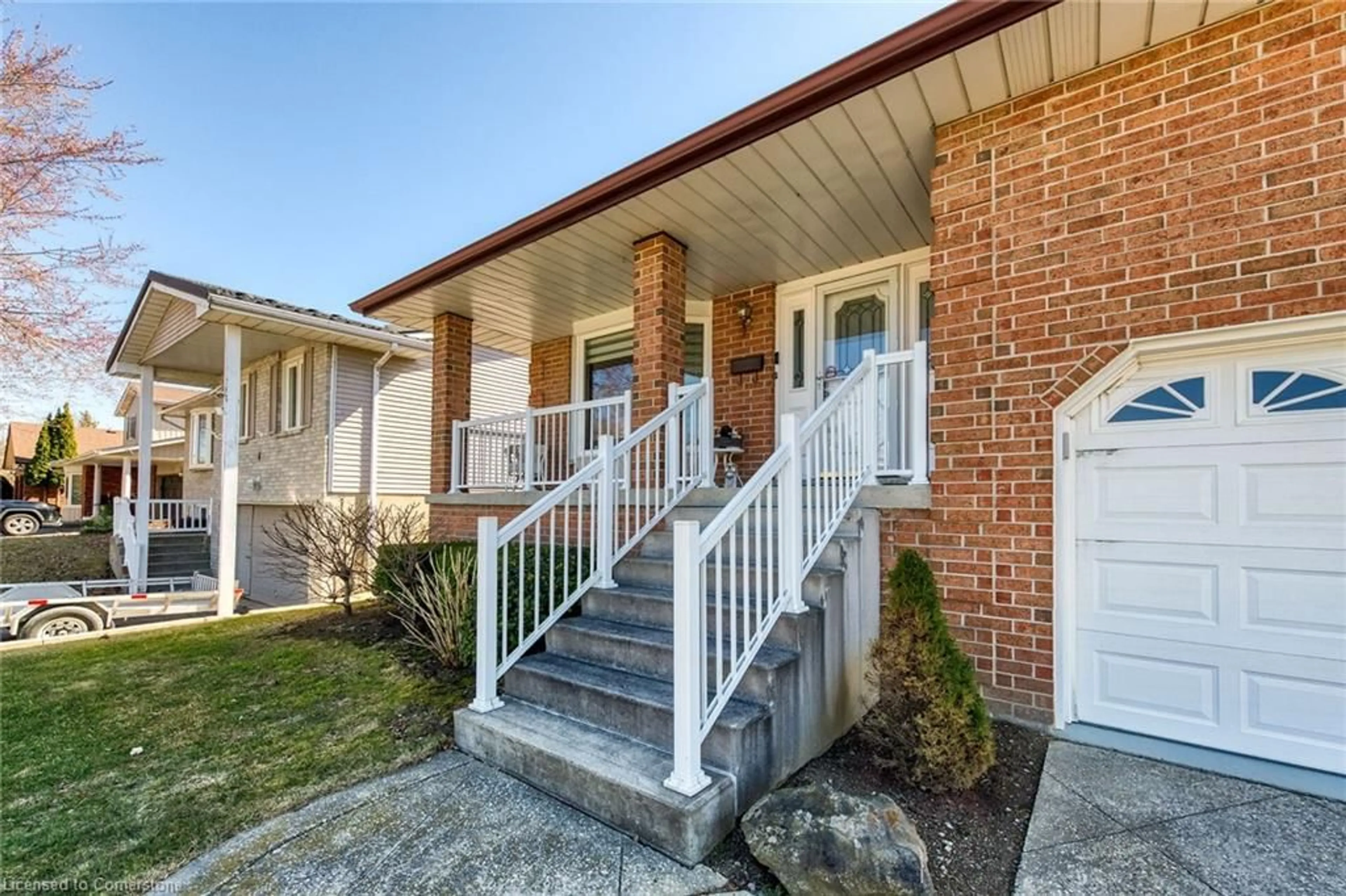 Home with brick exterior material, street for 2 Clare Innis Crt Crt, Caledonia Ontario N3W 1G5