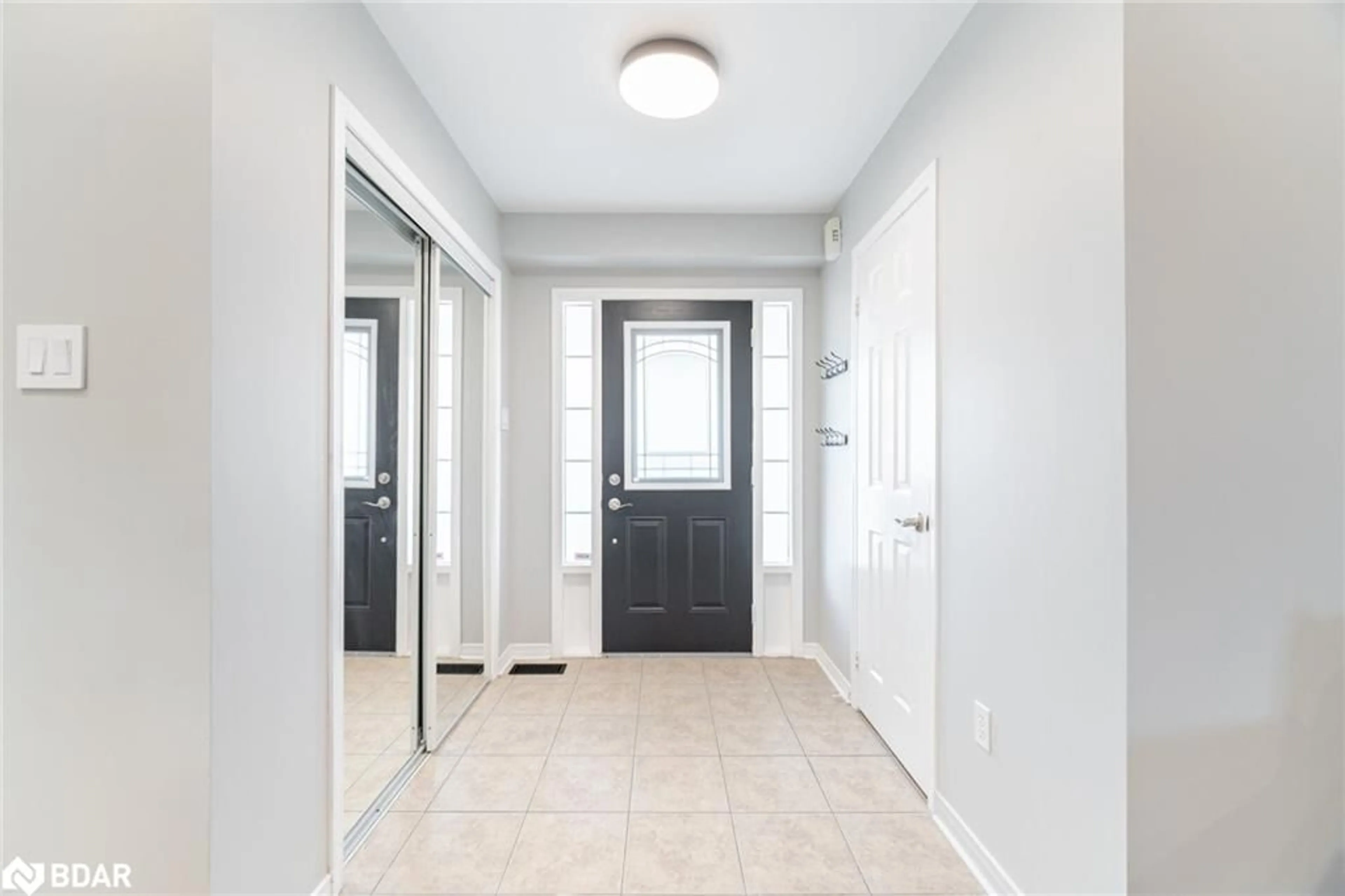 Indoor entryway for 363 Hobbs Cres, Milton Ontario L9T 0J2
