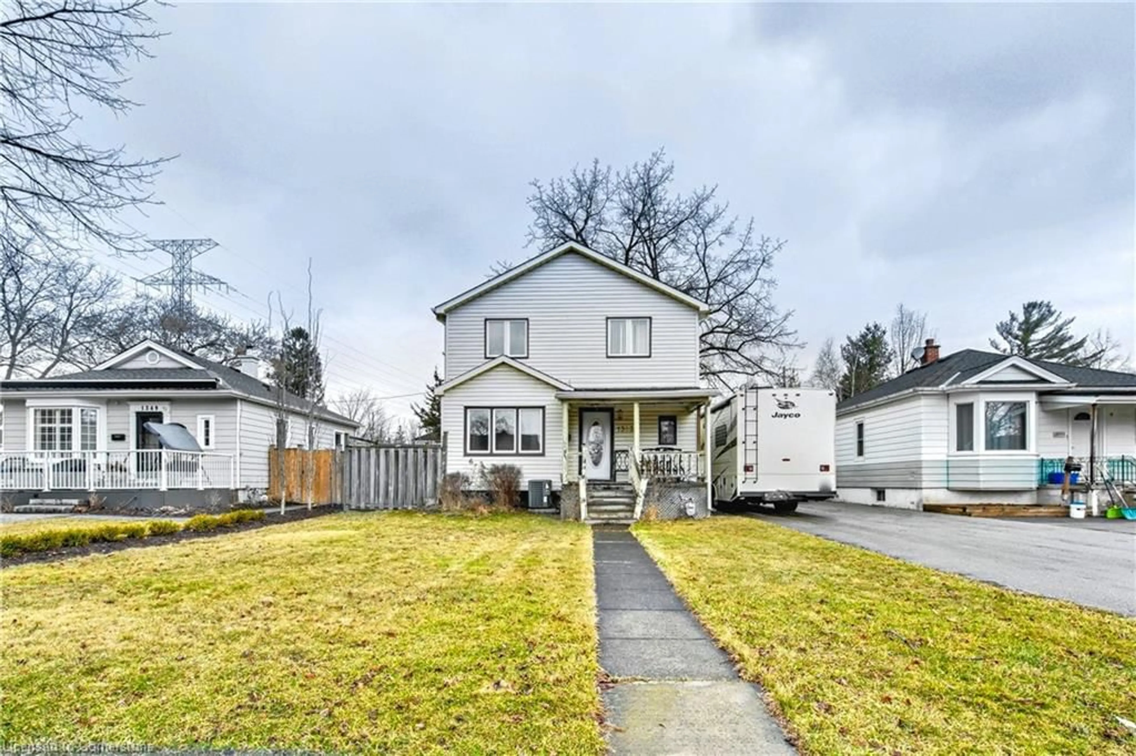 A pic from outside/outdoor area/front of a property/back of a property/a pic from drone, street for 1353 Birch Ave, Burlington Ontario L7S 1J1