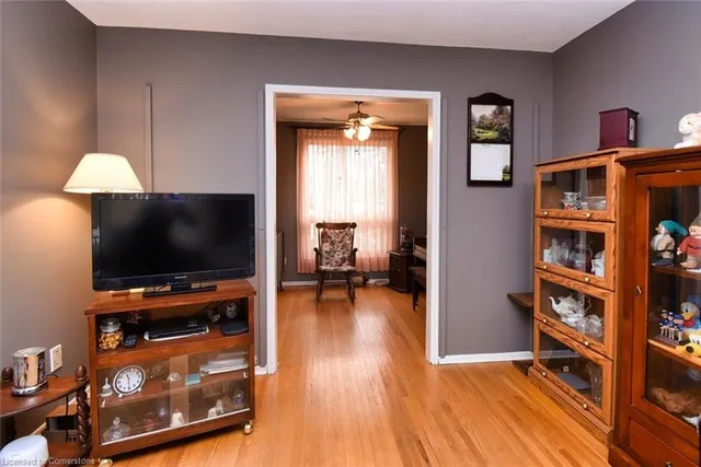 Additional image 10 of 6 Hugo Crt