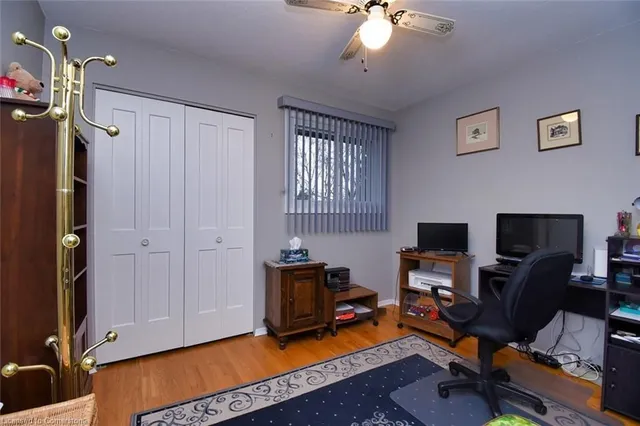 Additional image 19 of 6 Hugo Crt