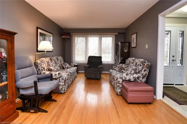 Additional image 5 of 6 Hugo Crt