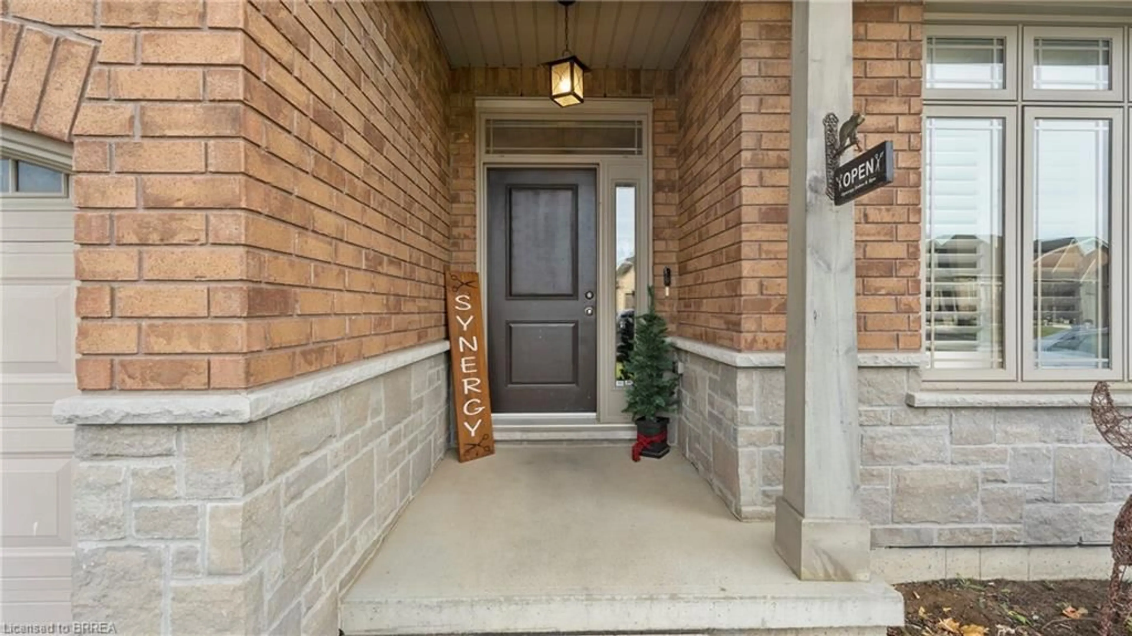 Indoor entryway for 32 Cottonwood St, Waterford Ontario N0E 1Y0