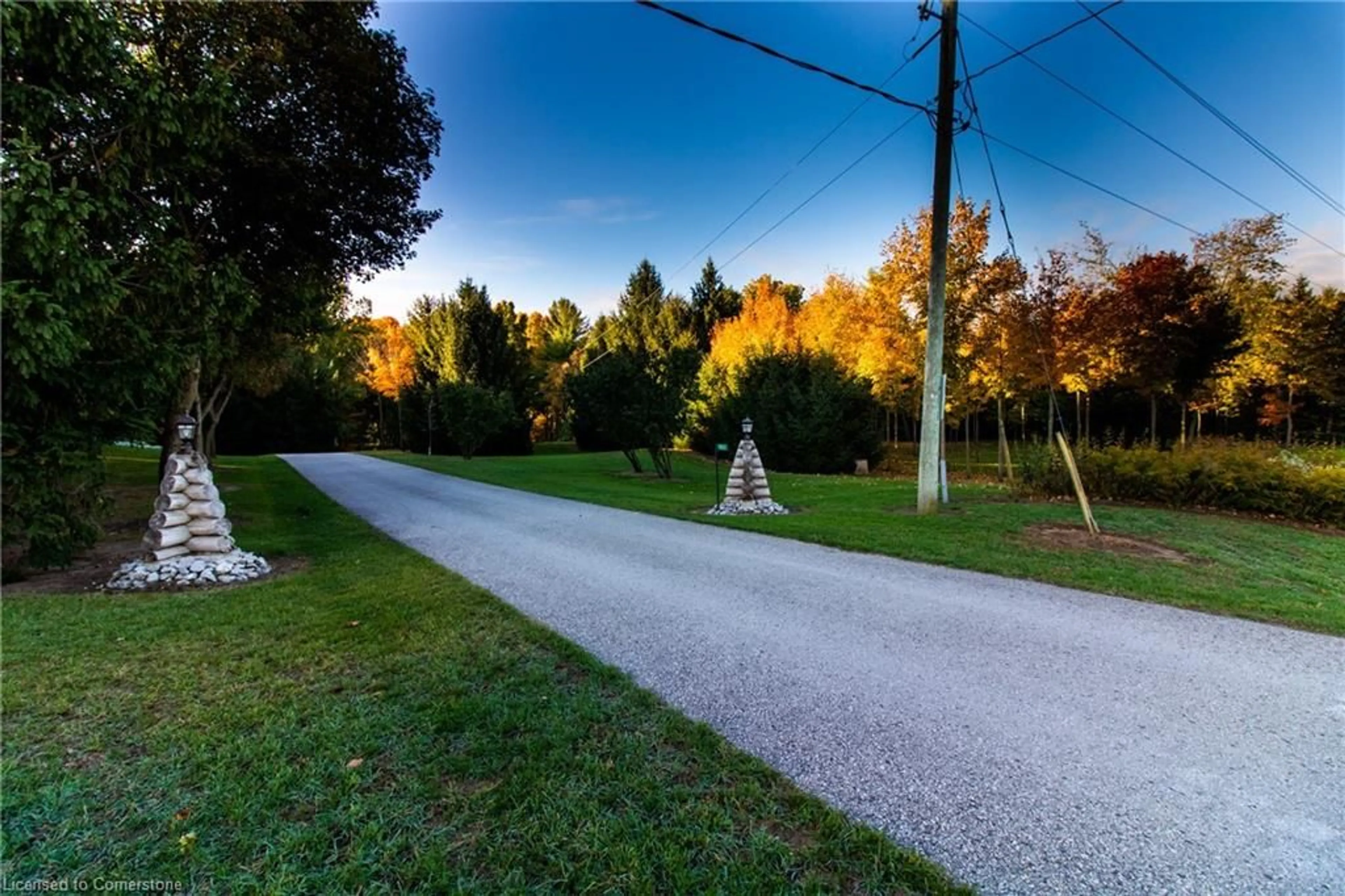 Patio, street for 1902 Highway 3, Delhi Ontario N4B 2W6