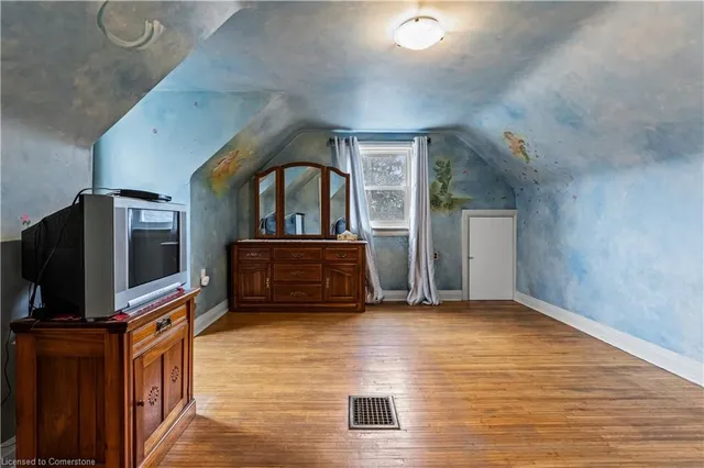 Additional property image - 272 Cumberland Ave