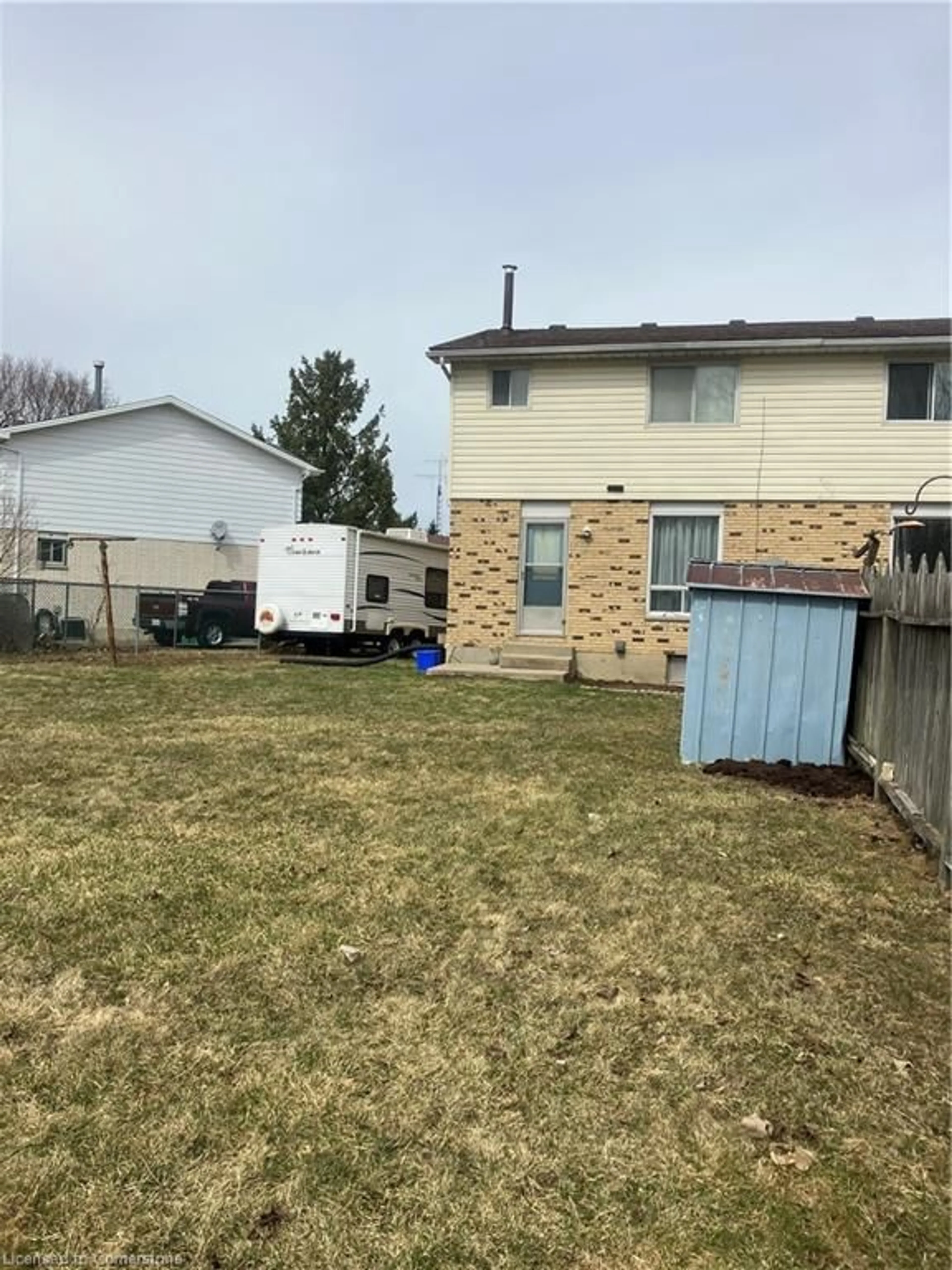 Unknown for 562 Short St, Petrolia Ontario N0N 1R0