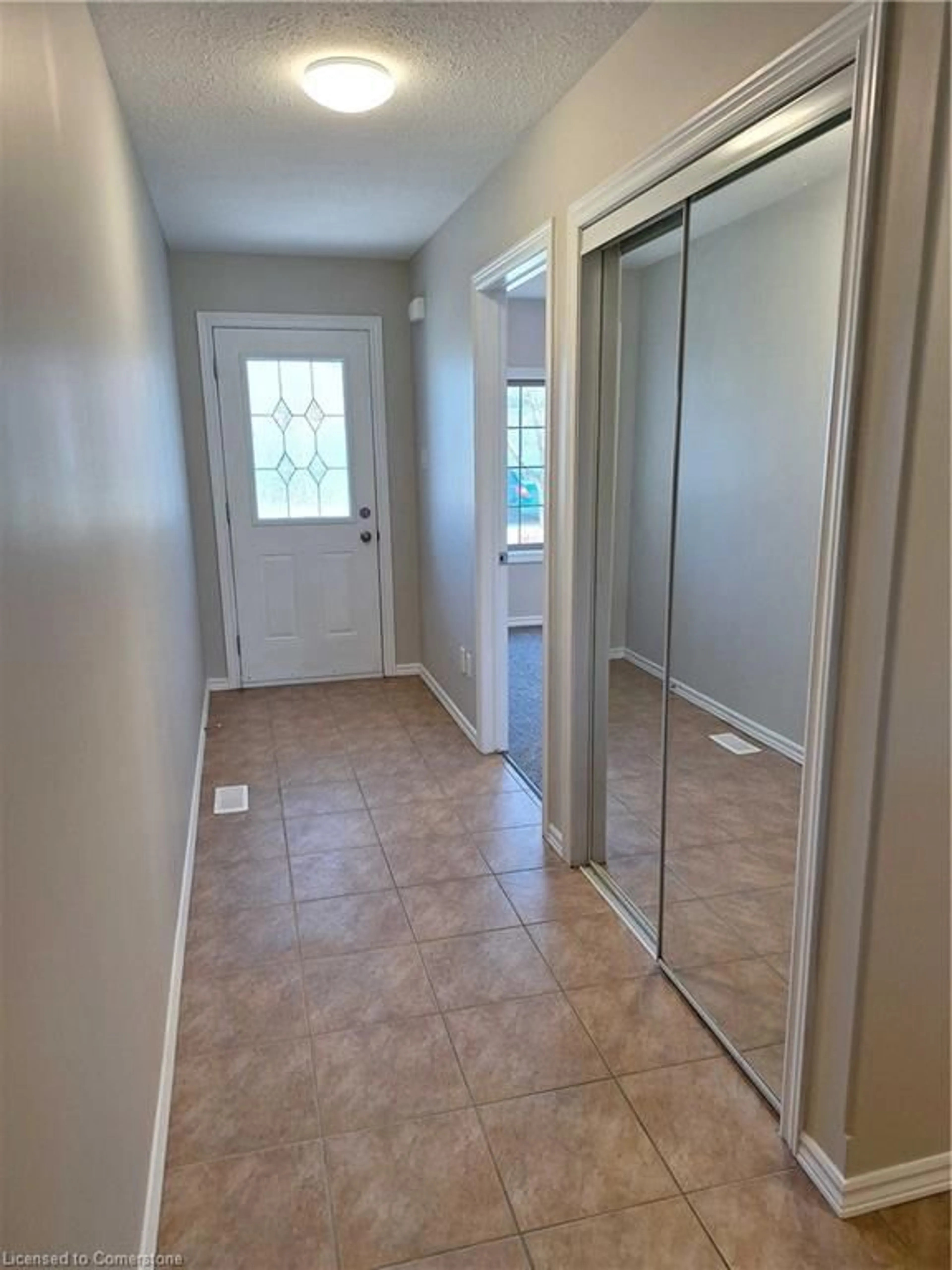 Indoor entryway for 510 Queensway #2, Simcoe Ontario N3Y 4R4