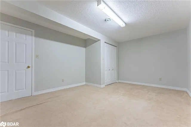 Additional image 4 of 18 Jena Crt