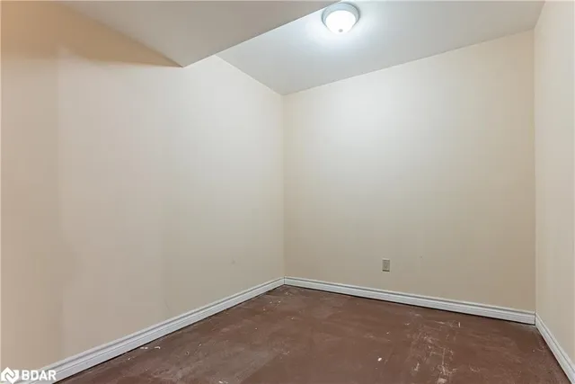 Additional image 3 of 18 Jena Crt