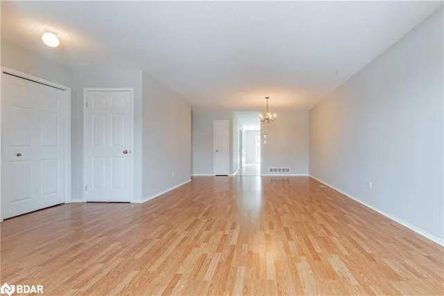 Additional image 16 of 18 Jena Crt