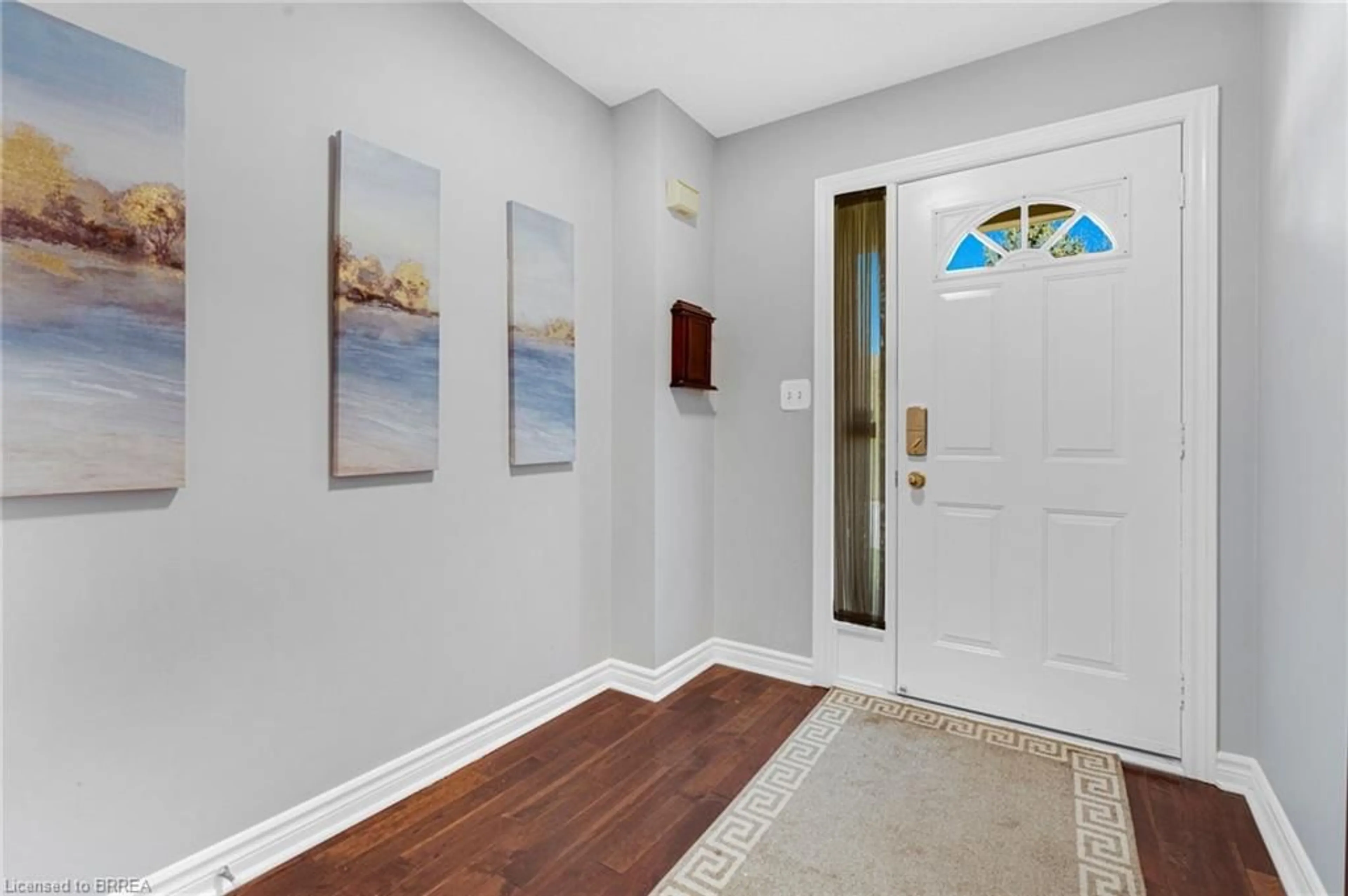 Indoor entryway for 5150 Dorchester Rd #13, Niagara Falls Ontario L2E 7H2