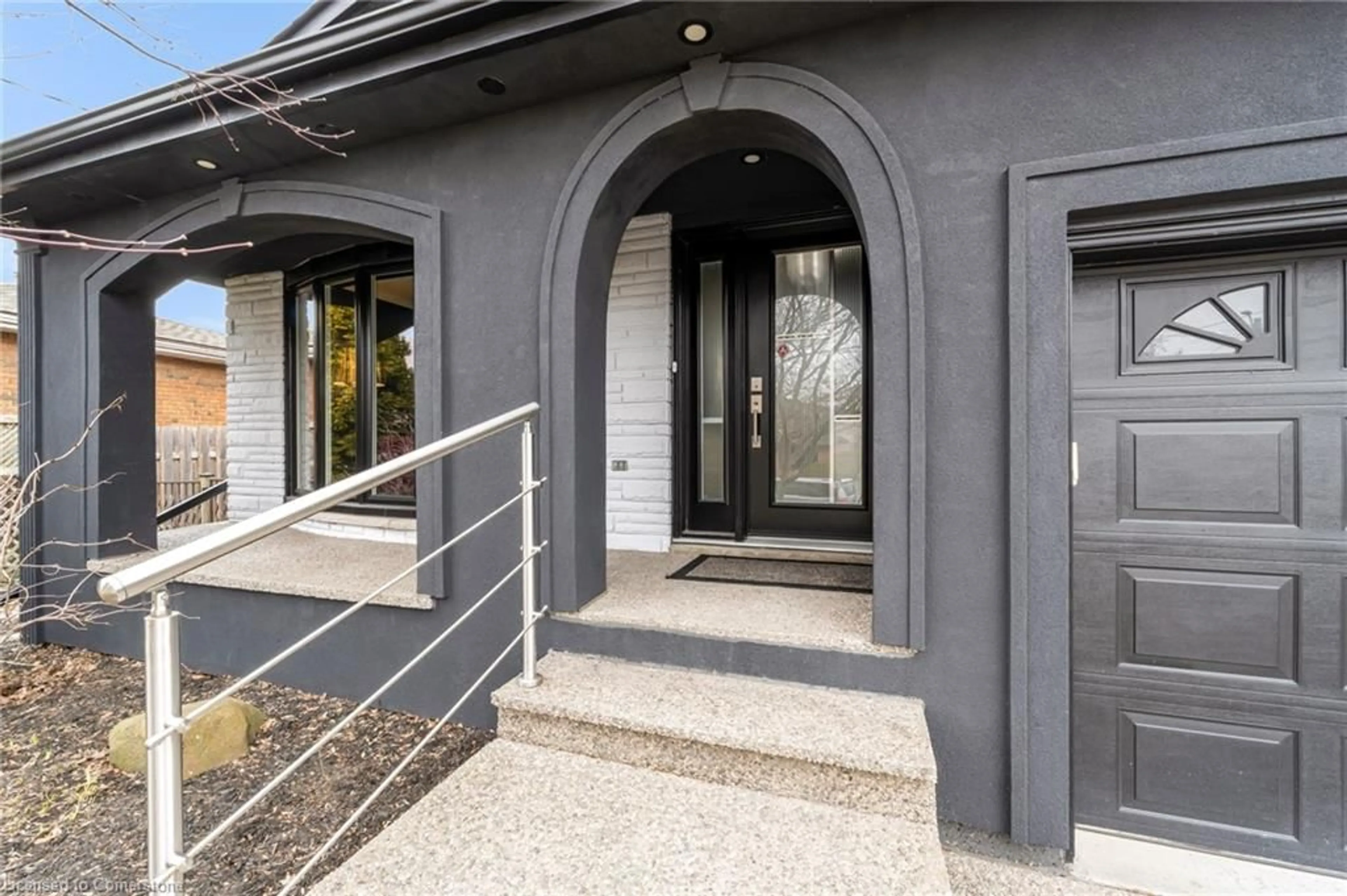 Indoor entryway for 19 Minstrel Crt, Hamilton Ontario L9C 5T3