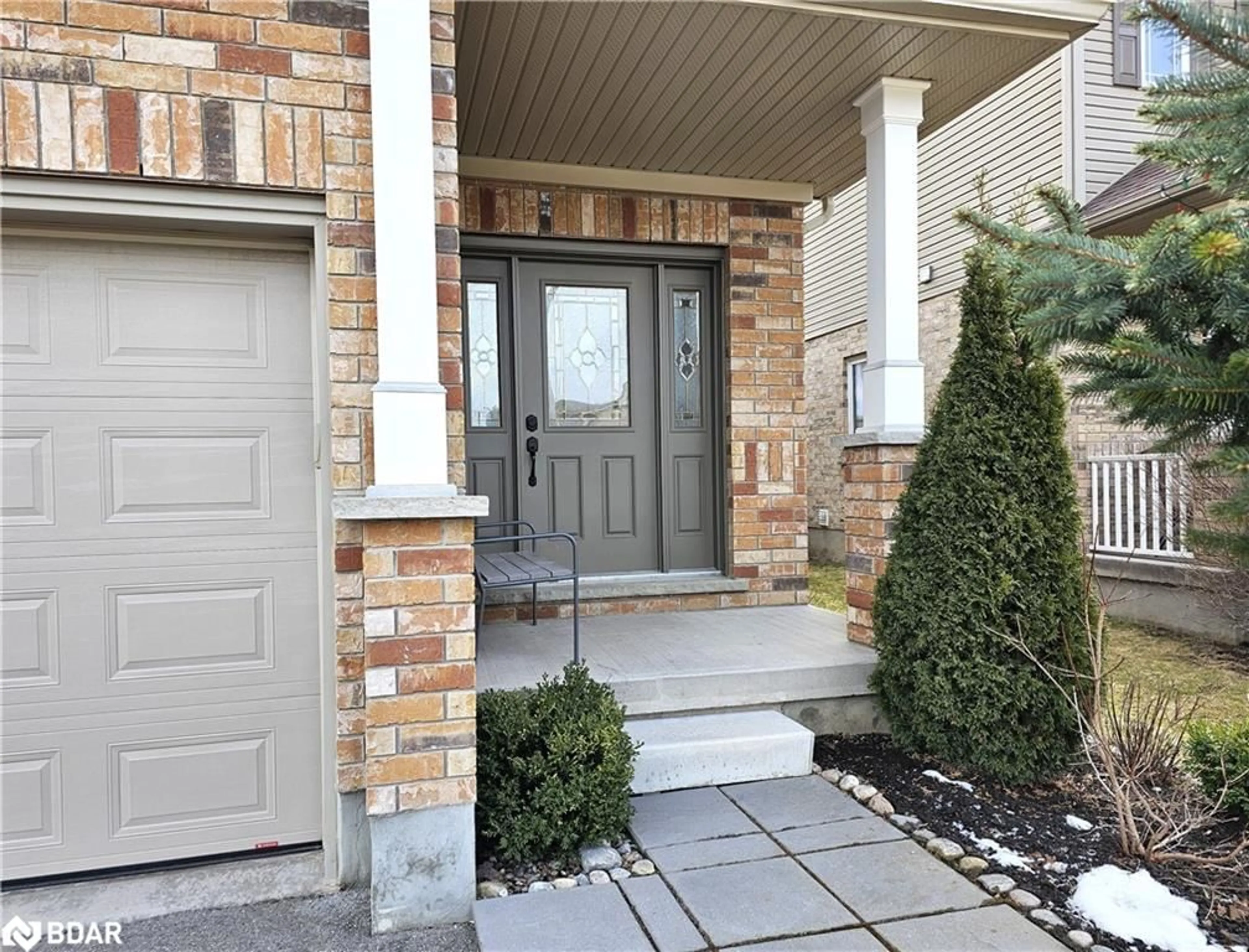 Indoor entryway for 158 Gray Ave, Alliston Ontario L9R 0G5