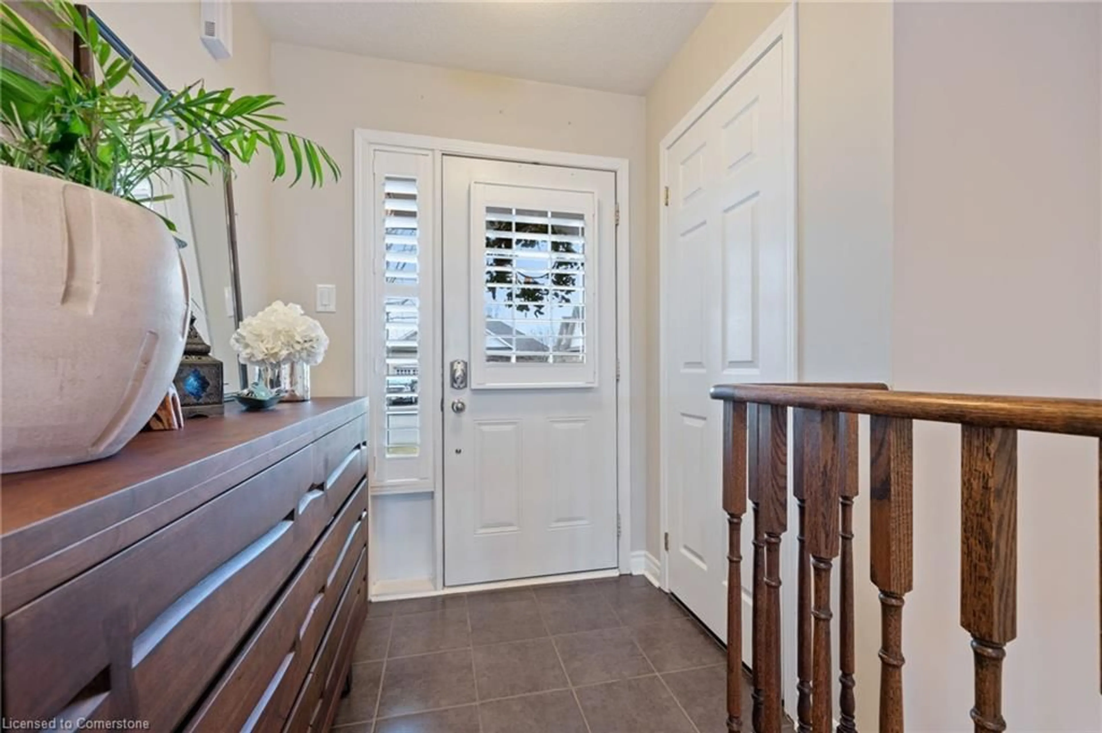 Indoor entryway for 49 Kelly Dr, Port Dover Ontario N0A 1N5