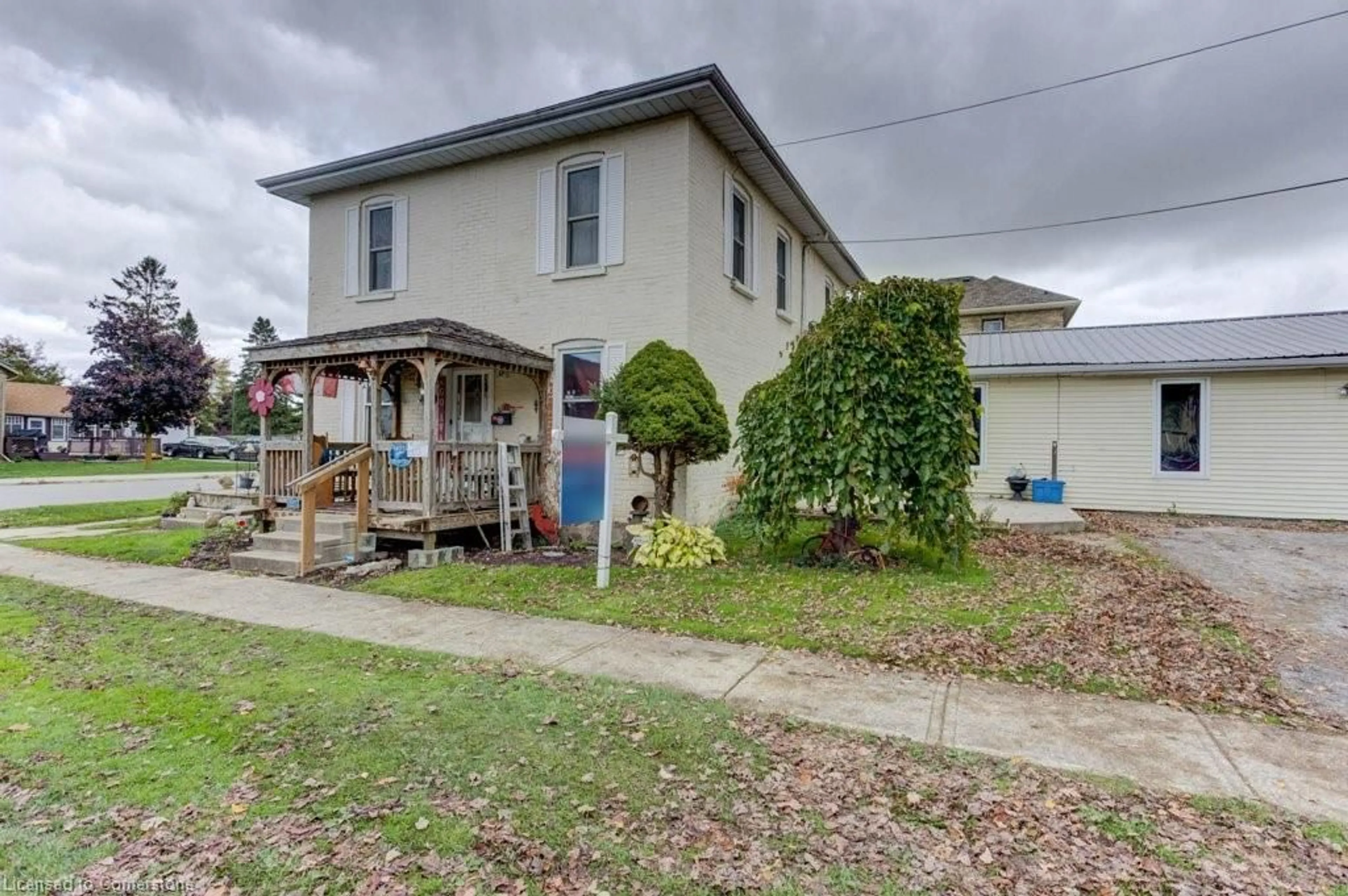 A pic from outside/outdoor area/front of a property/back of a property/a pic from drone, street for 410 Queen St, Palmerston Ontario N0G 2P0