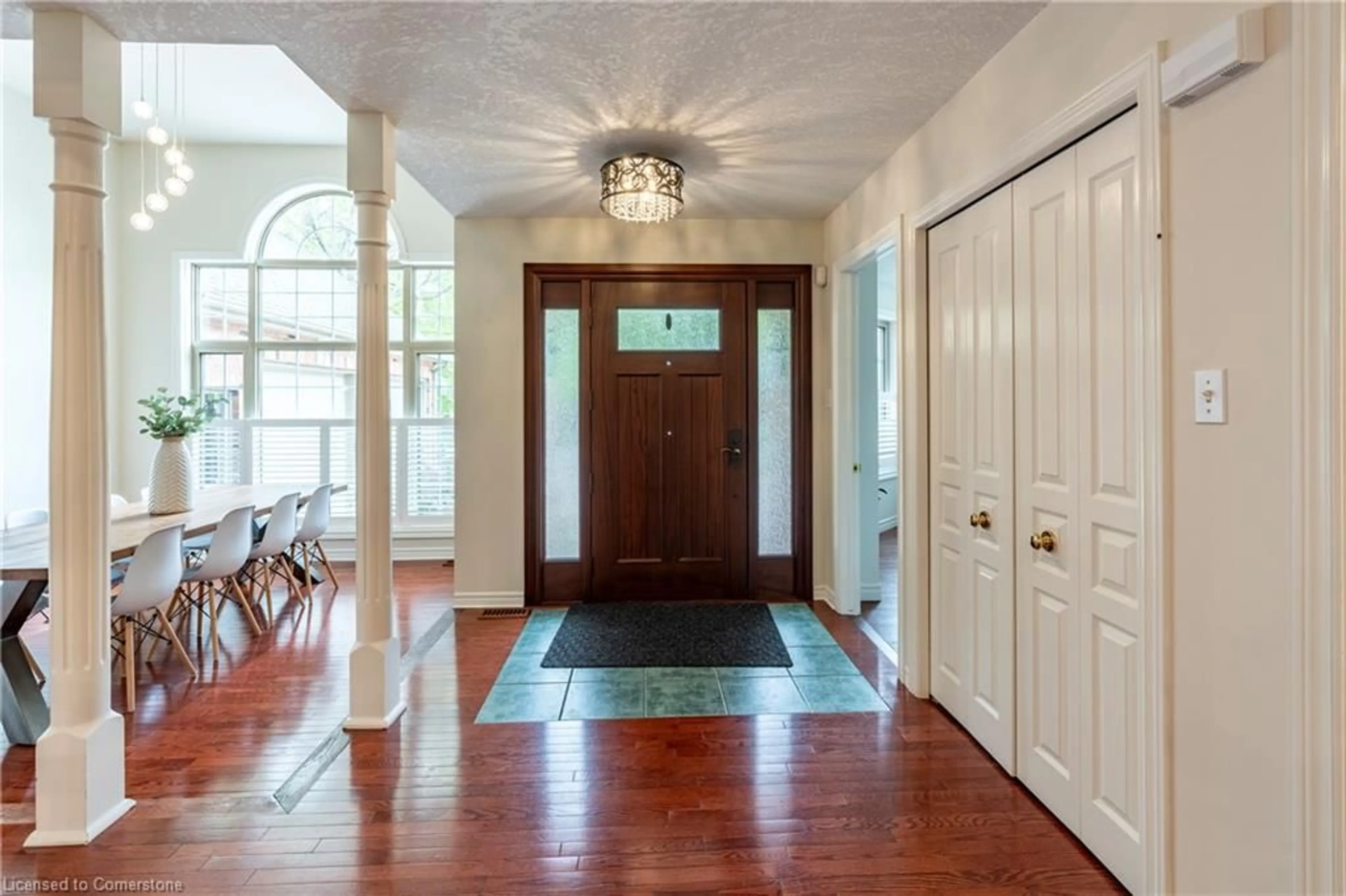 Indoor entryway for 632 Bayhampton Cres, Waterloo Ontario N2K 3N9