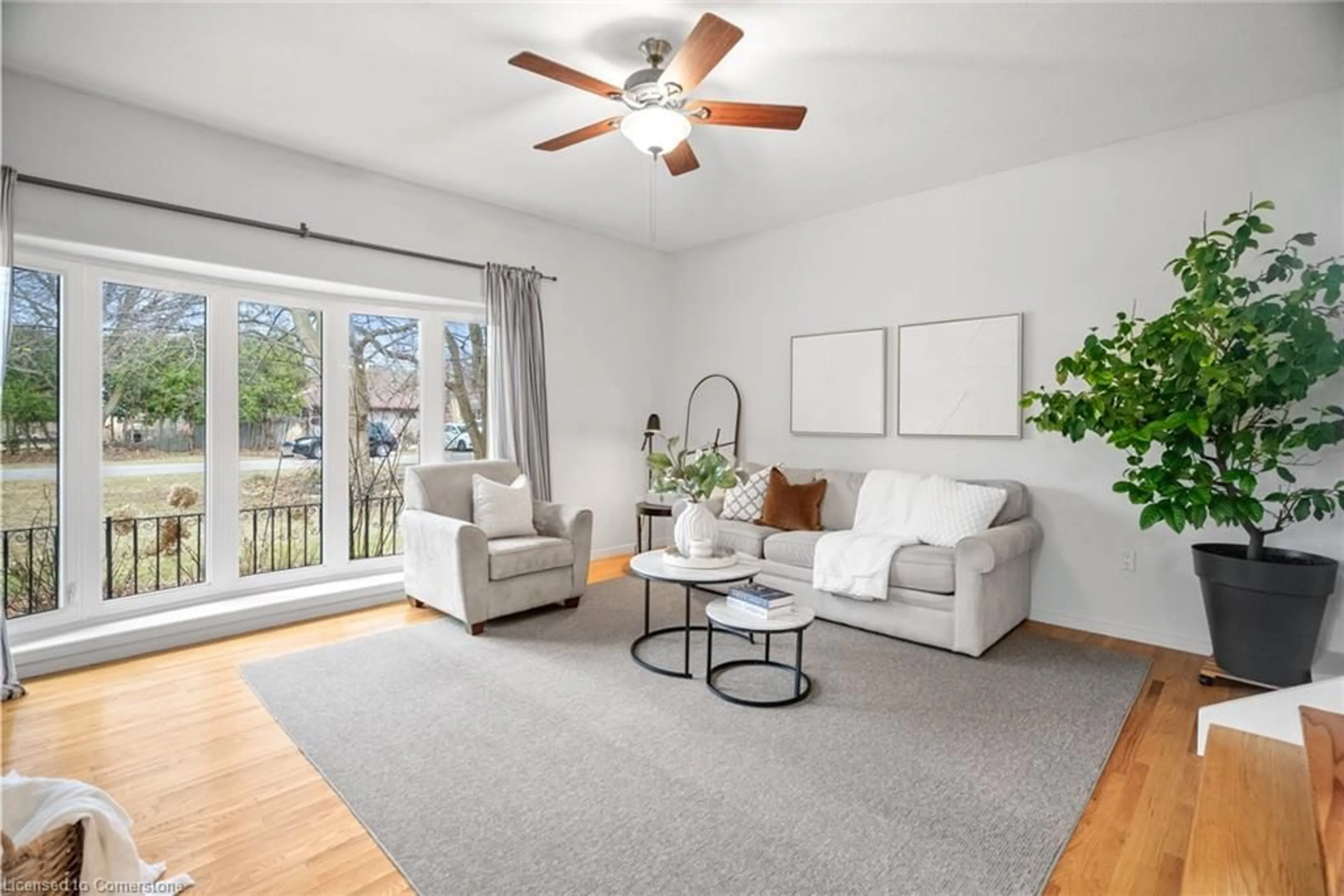 Living room with furniture, unknown for 14 Hopkins Crt, Dundas Ontario L9H 5M5