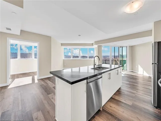 Additional property image - 2750 King St Unit 706