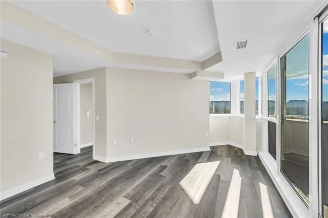 Additional property image - 2750 King St Unit 706