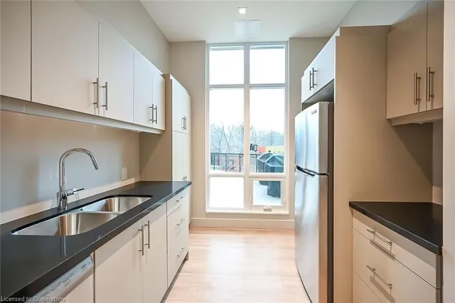 Additional property image - 2750 King St Unit 706