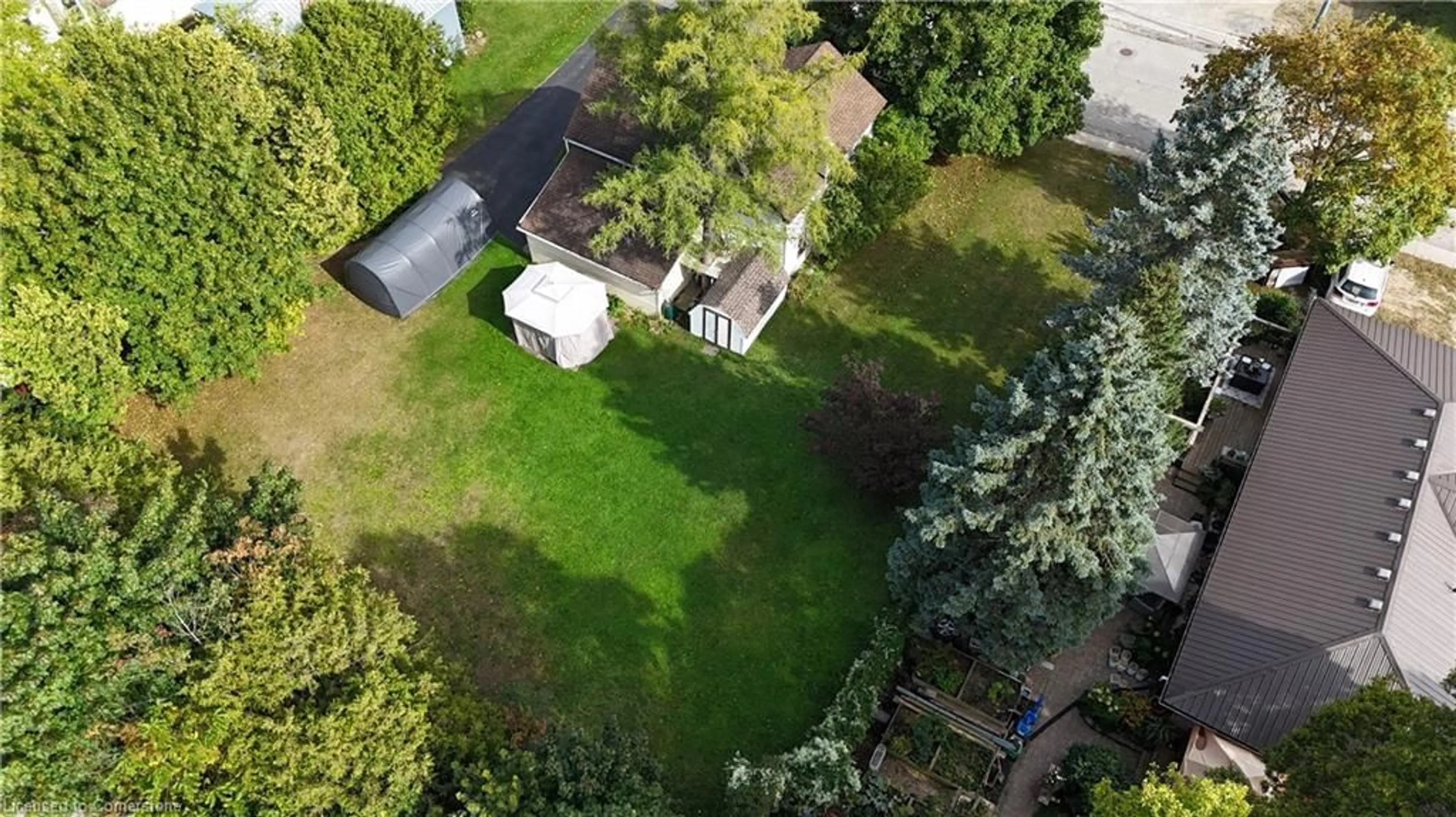 A pic from outside/outdoor area/front of a property/back of a property/a pic from drone, street for 208 Edward St, Wingham Ontario N0G 2W0