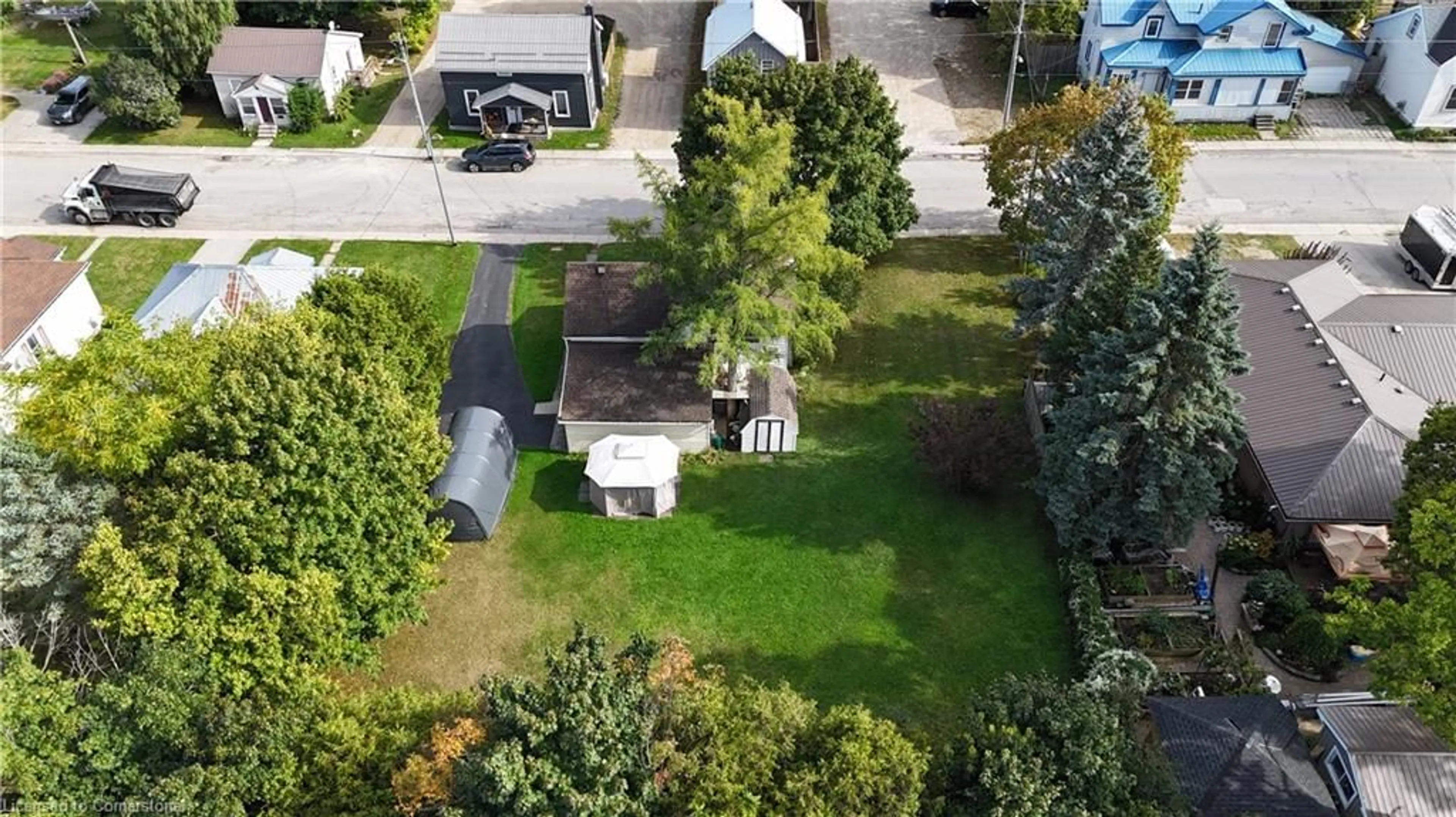 A pic from outside/outdoor area/front of a property/back of a property/a pic from drone, street for 208 Edward St, Wingham Ontario N0G 2W0