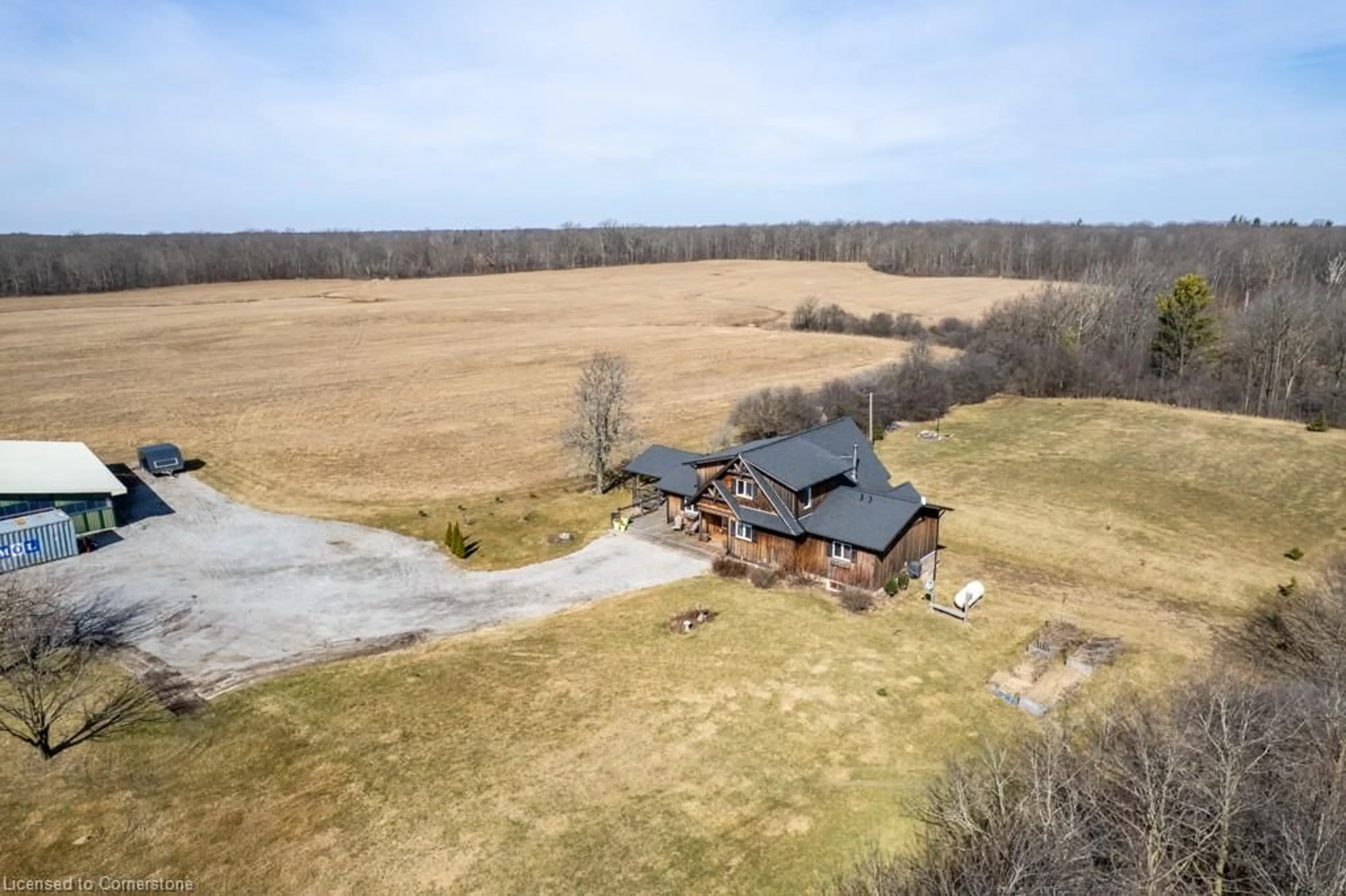 A pic from outside/outdoor area/front of a property/back of a property/a pic from drone, building for 1655 Indiana Rd, Canfield Ontario N0A 1C0