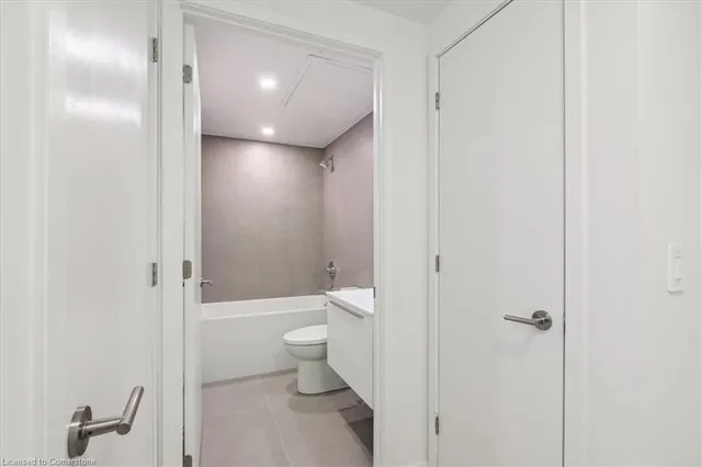 Additional property image - 2720 Dundas St Unit 515
