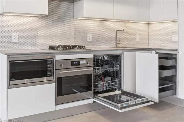Additional property image - 2720 Dundas St Unit 515