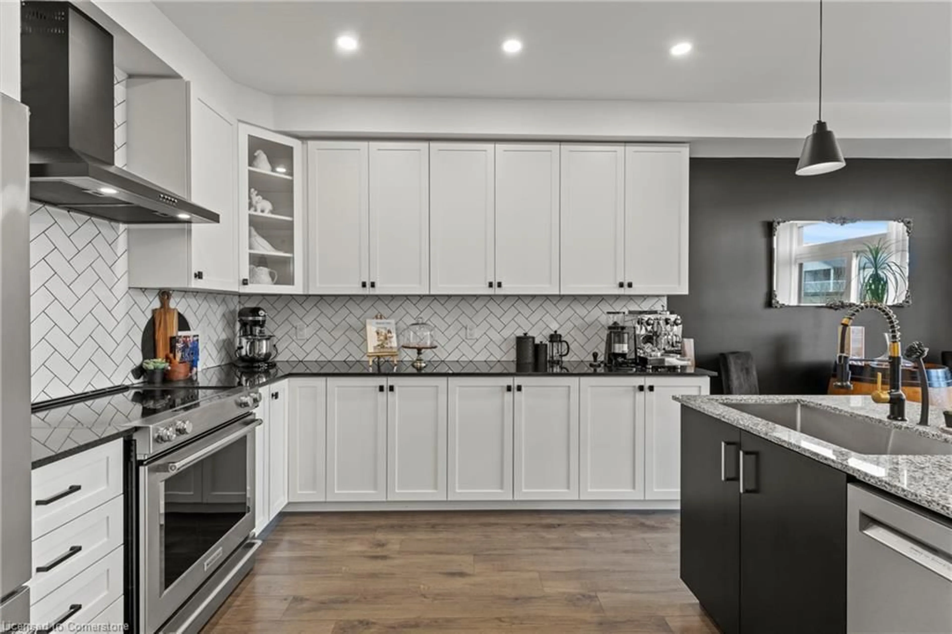 Open concept kitchen, ceramic/tile floor for 55 Paradise Grove, Niagara-on-the-Lake Ontario L0S 1T0