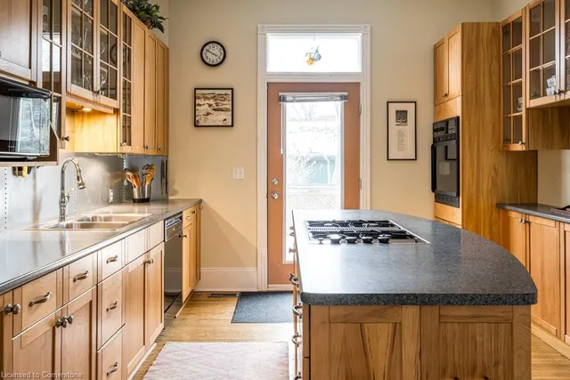 Additional image 35 of 62 Locke St