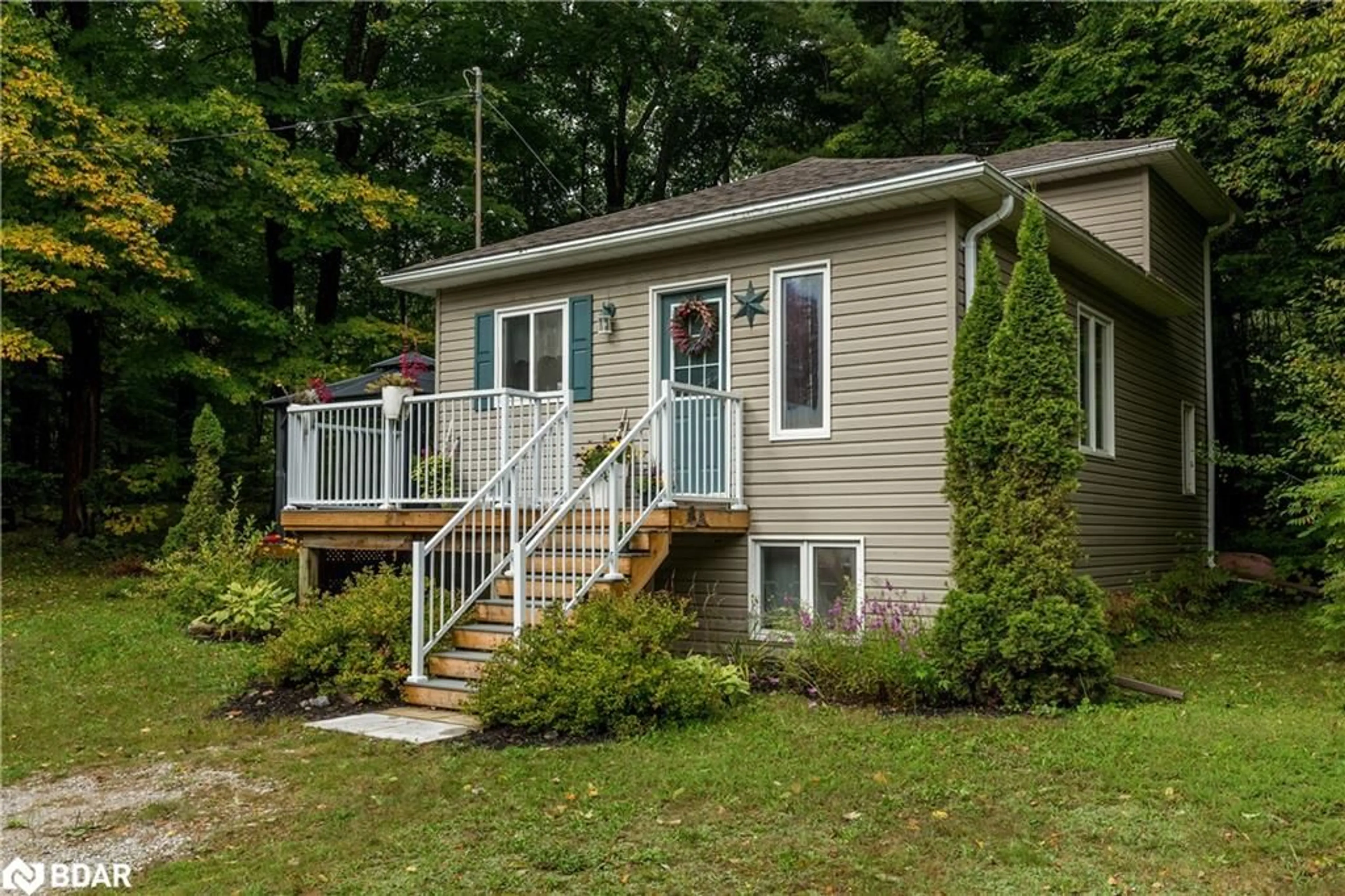 Home with vinyl exterior material, unknown for 2486 Houseys Rapids Rd, Gravenhurst Ontario L0K 2B0