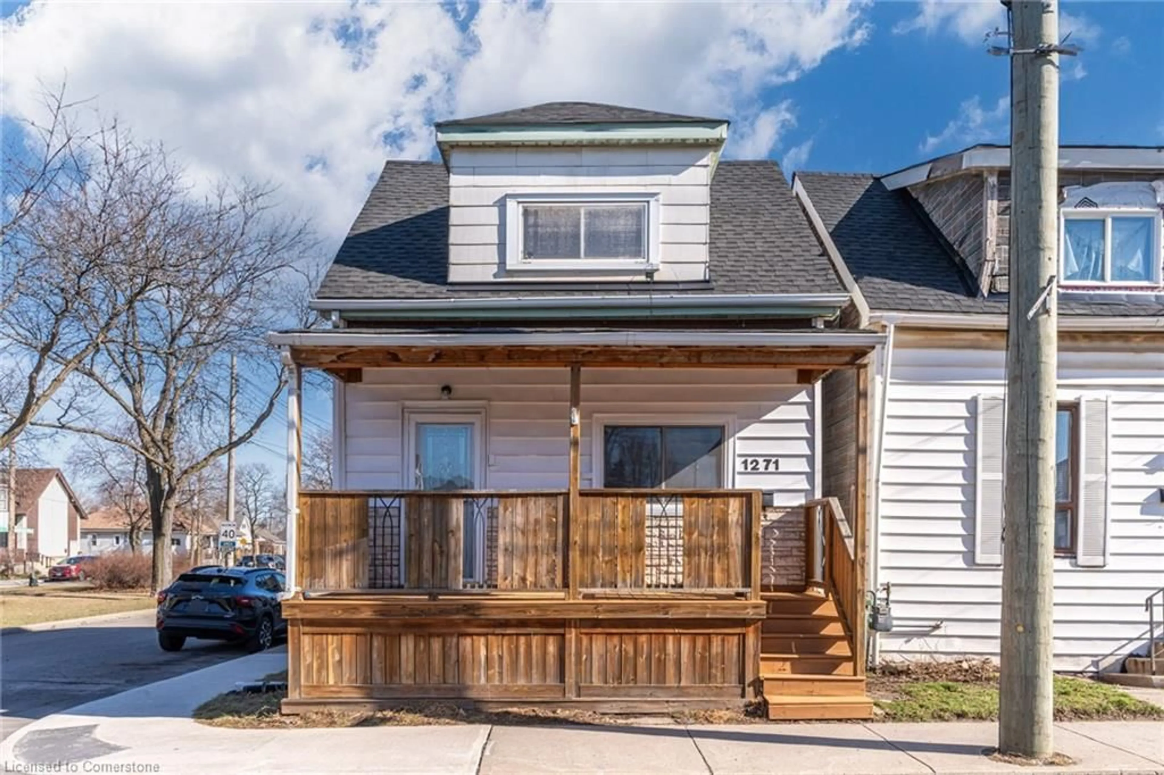 Home with vinyl exterior material, street for 1271 Cannon St, Hamilton Ontario L8H 1V5