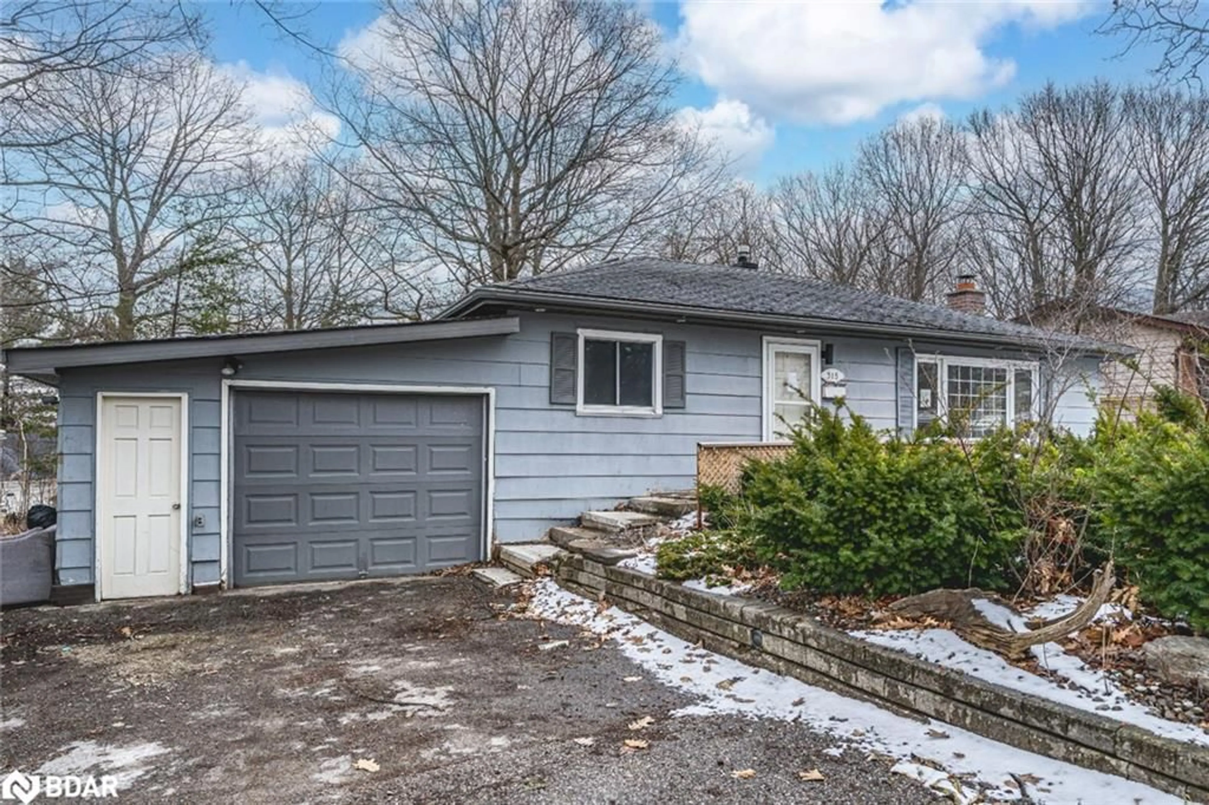 Home with vinyl exterior material, street for 315 Anne St, Barrie Ontario L4N 5M7