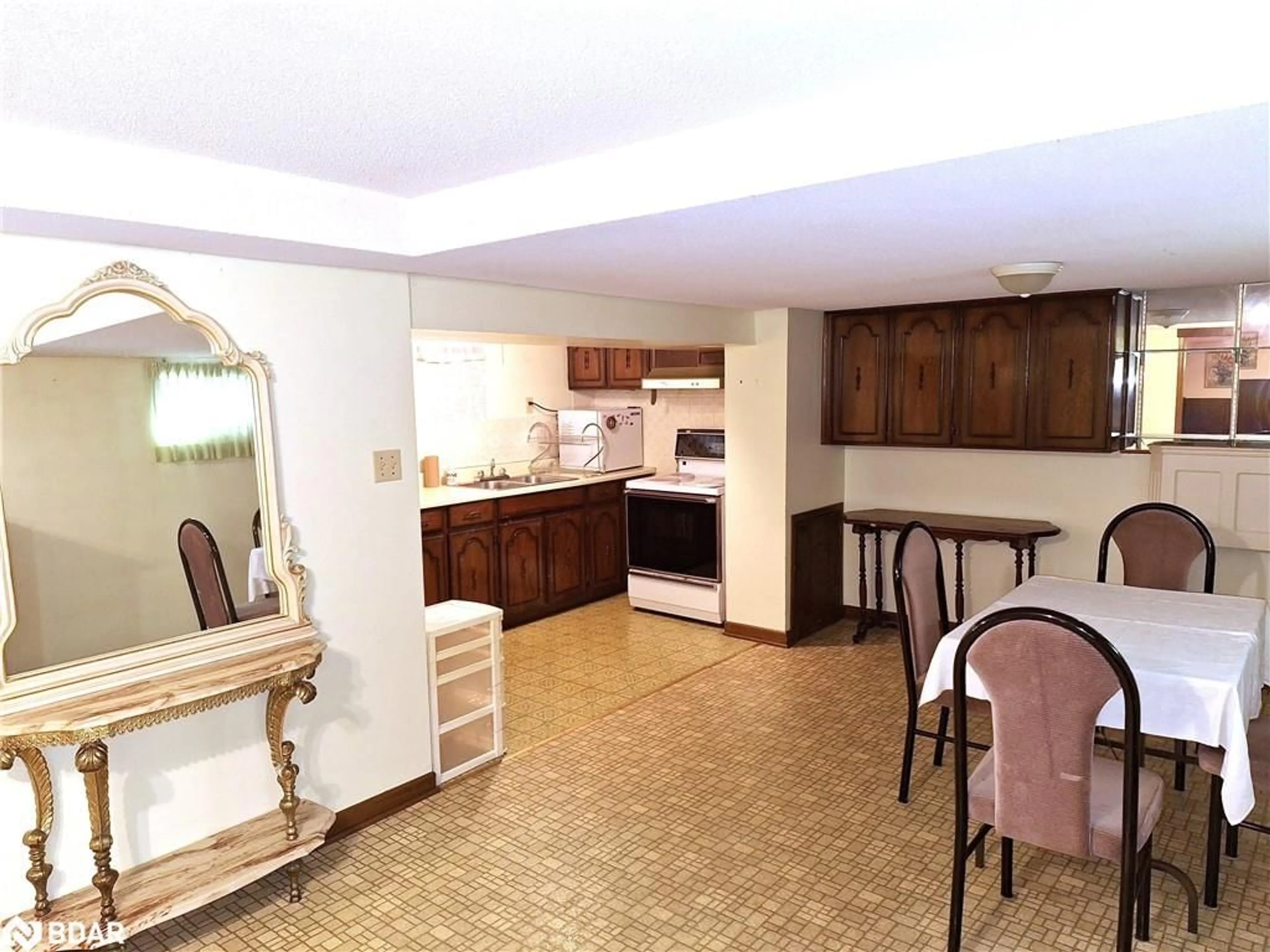 Unknown for 21 Drury Cres, St. Catharines Ontario L2M 6B5